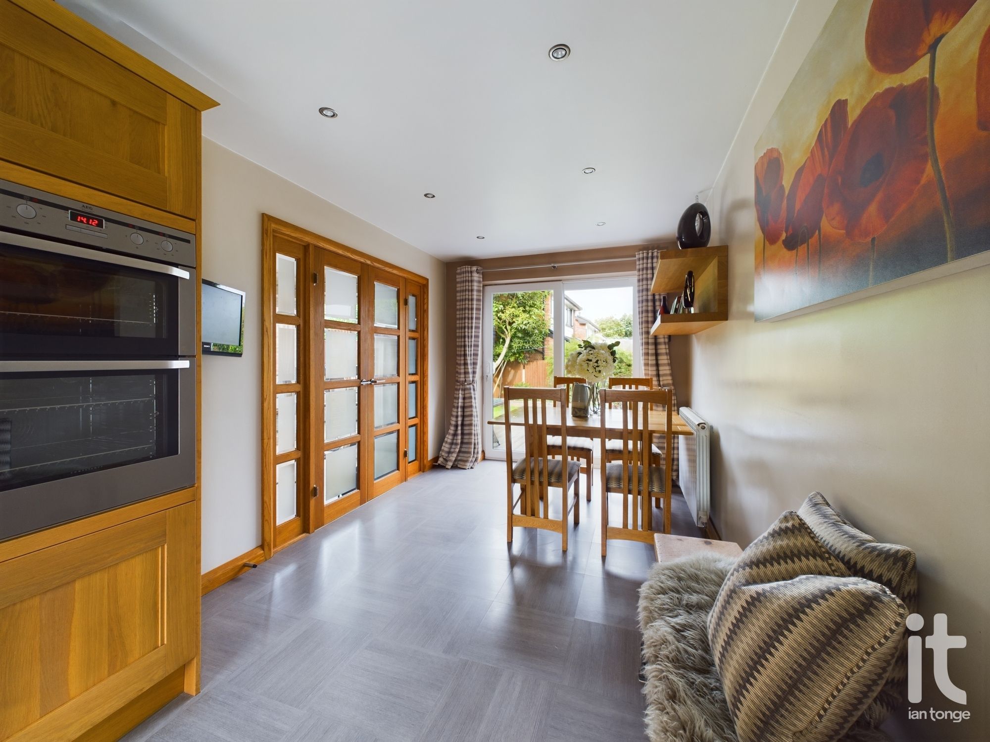 3 bedroom link detached house Sold in Stockport - Photograph 13.