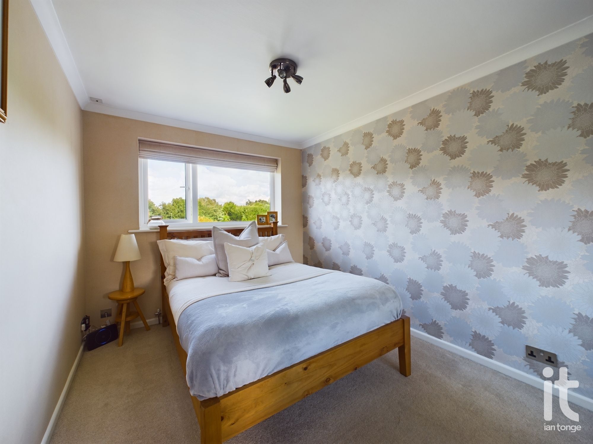 3 bedroom link detached house Sold in Stockport - Photograph 15.