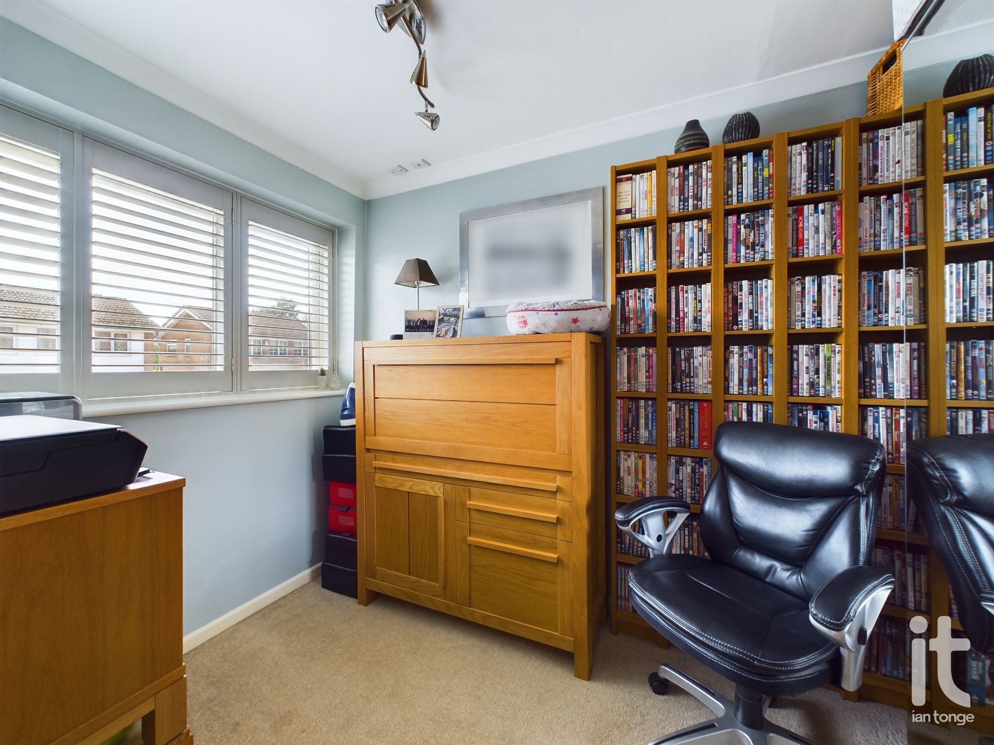 3 bedroom link detached house Sold in Stockport - Photograph 16.