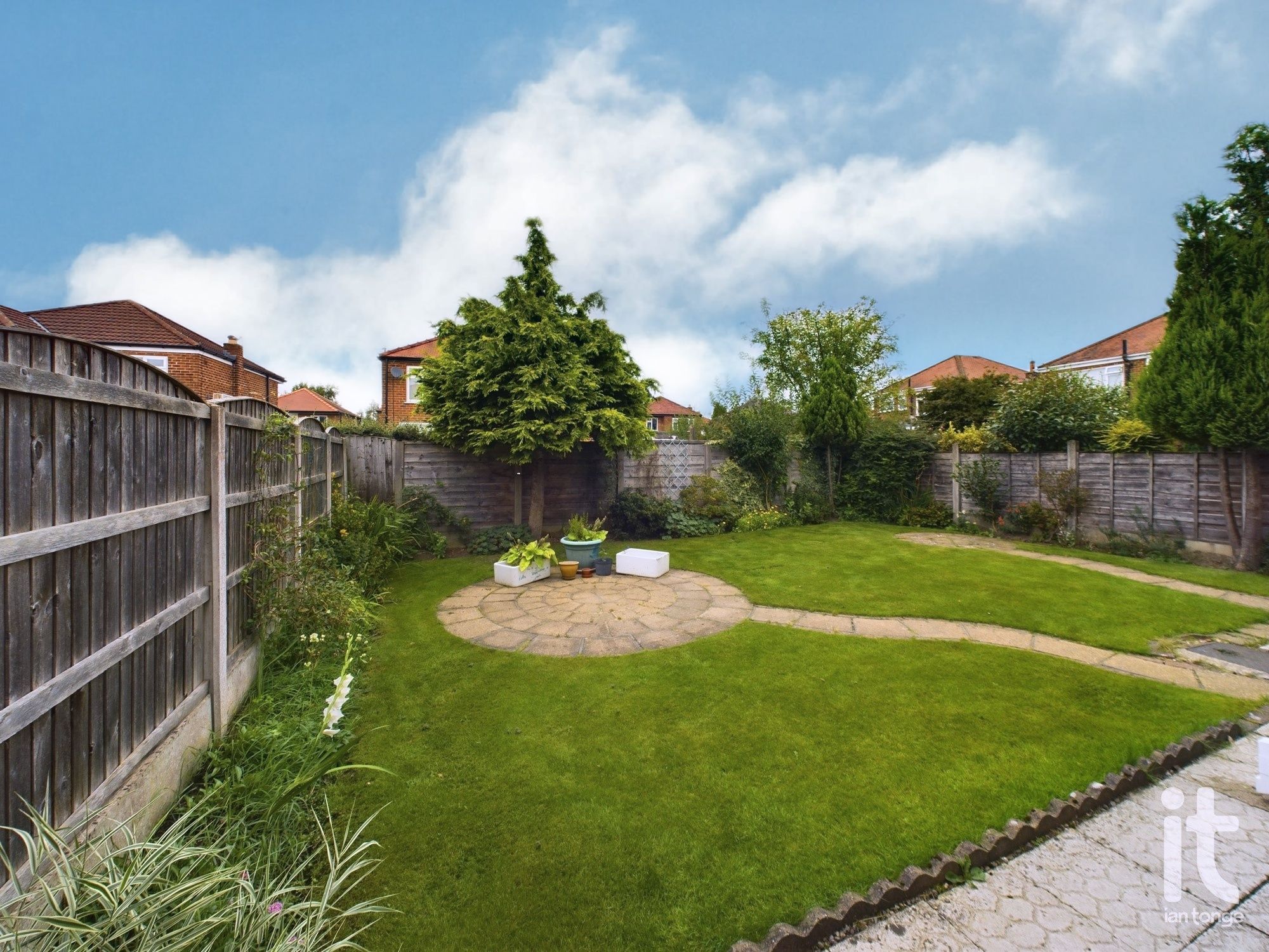3 bedroom detached house Under Offer in Stockport - Photograph 15.