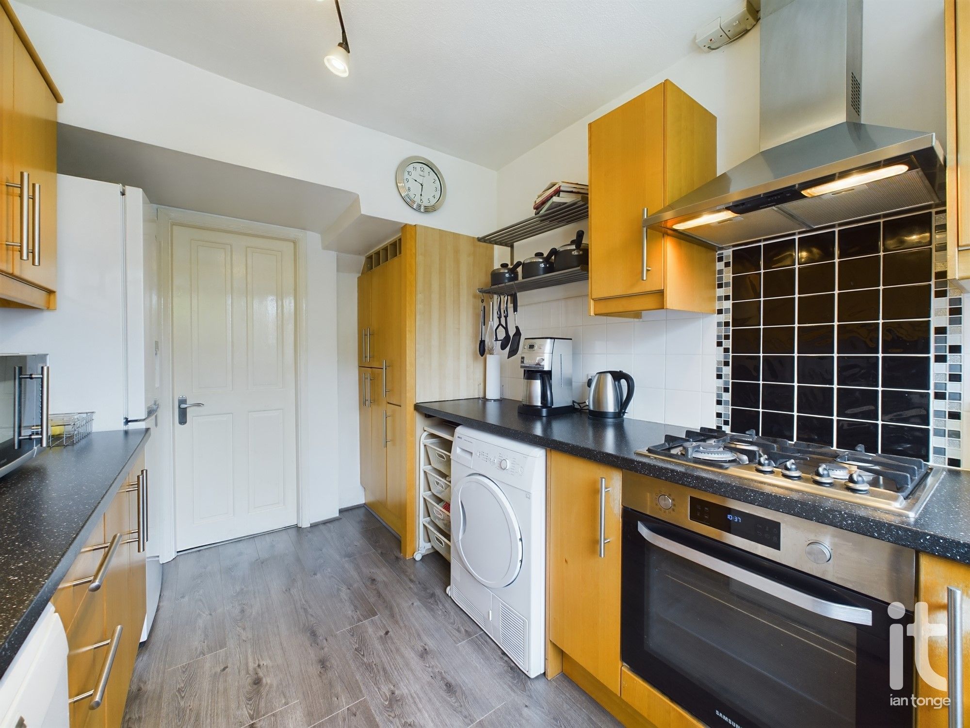 3 bedroom detached house Under Offer in Stockport - Photograph 6.