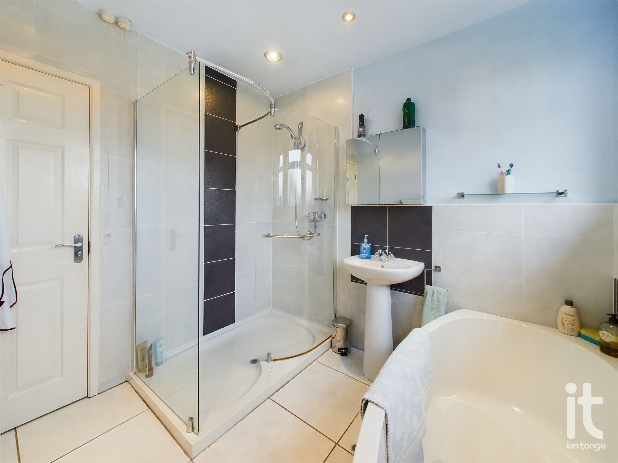 3 bedroom detached house Under Offer in Stockport - Photograph 14.