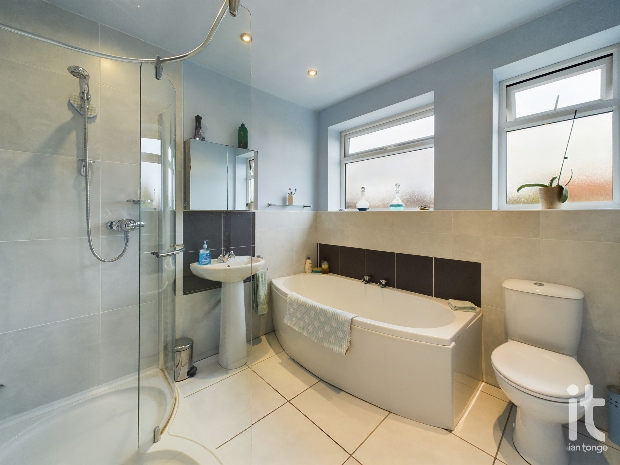 3 bedroom detached house Under Offer in Stockport - Photograph 13.