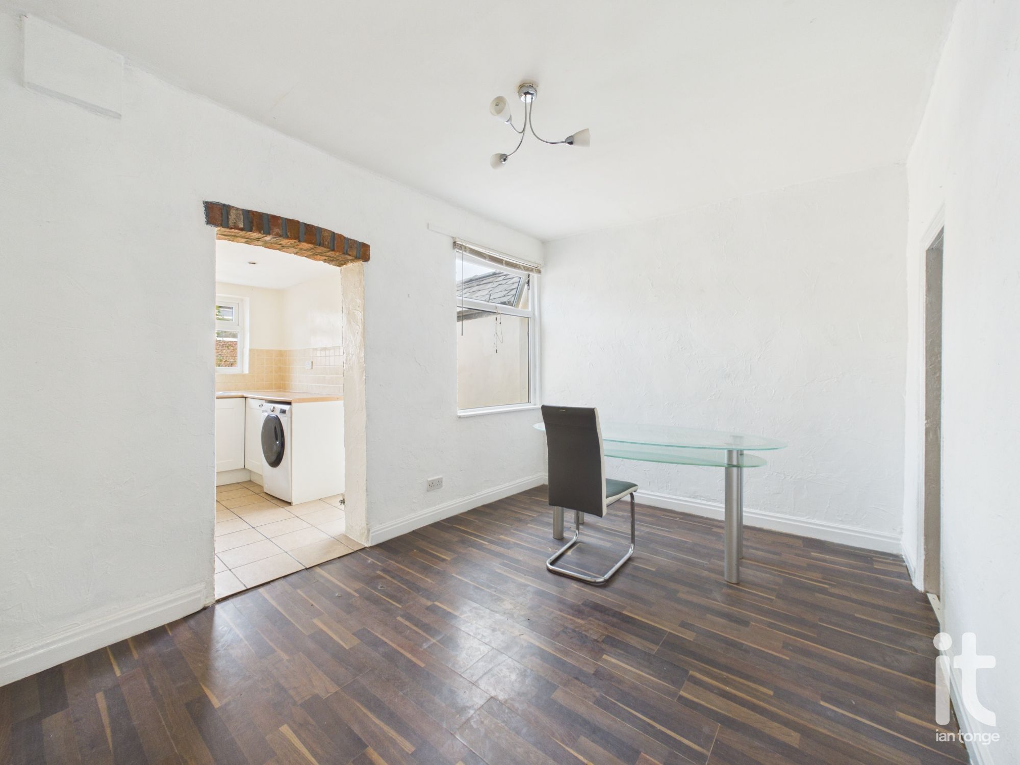 2 bedroom end terraced house For Sale in Stockport - Property photograph.