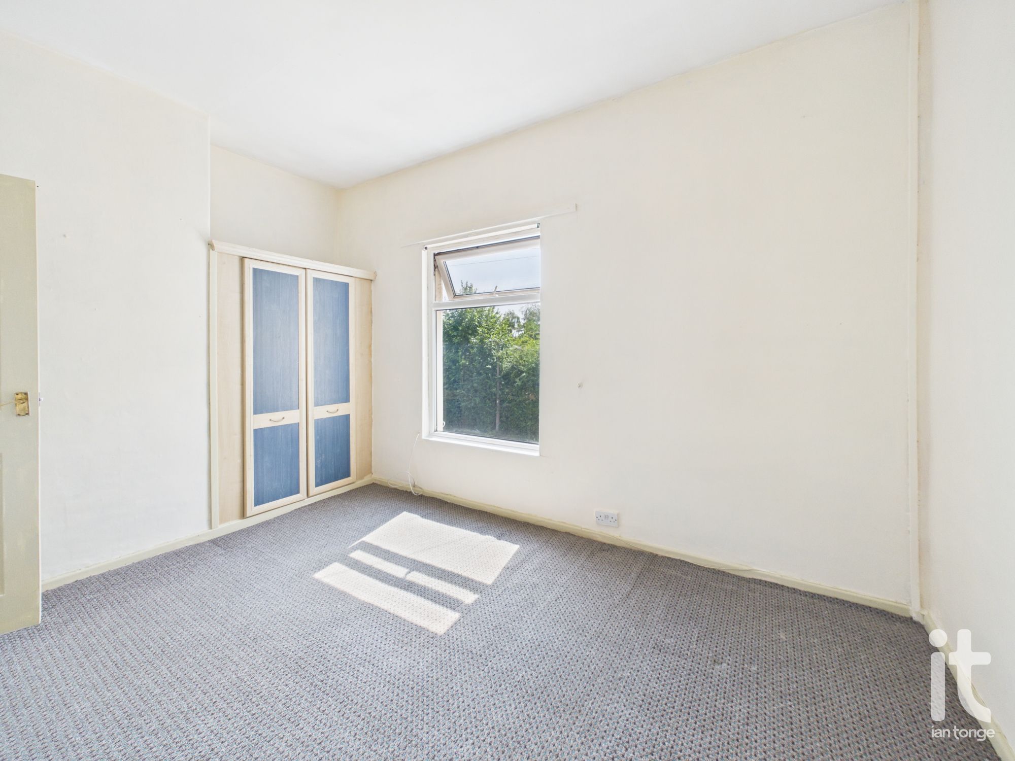 2 bedroom end terraced house For Sale in Stockport - Photograph 11.