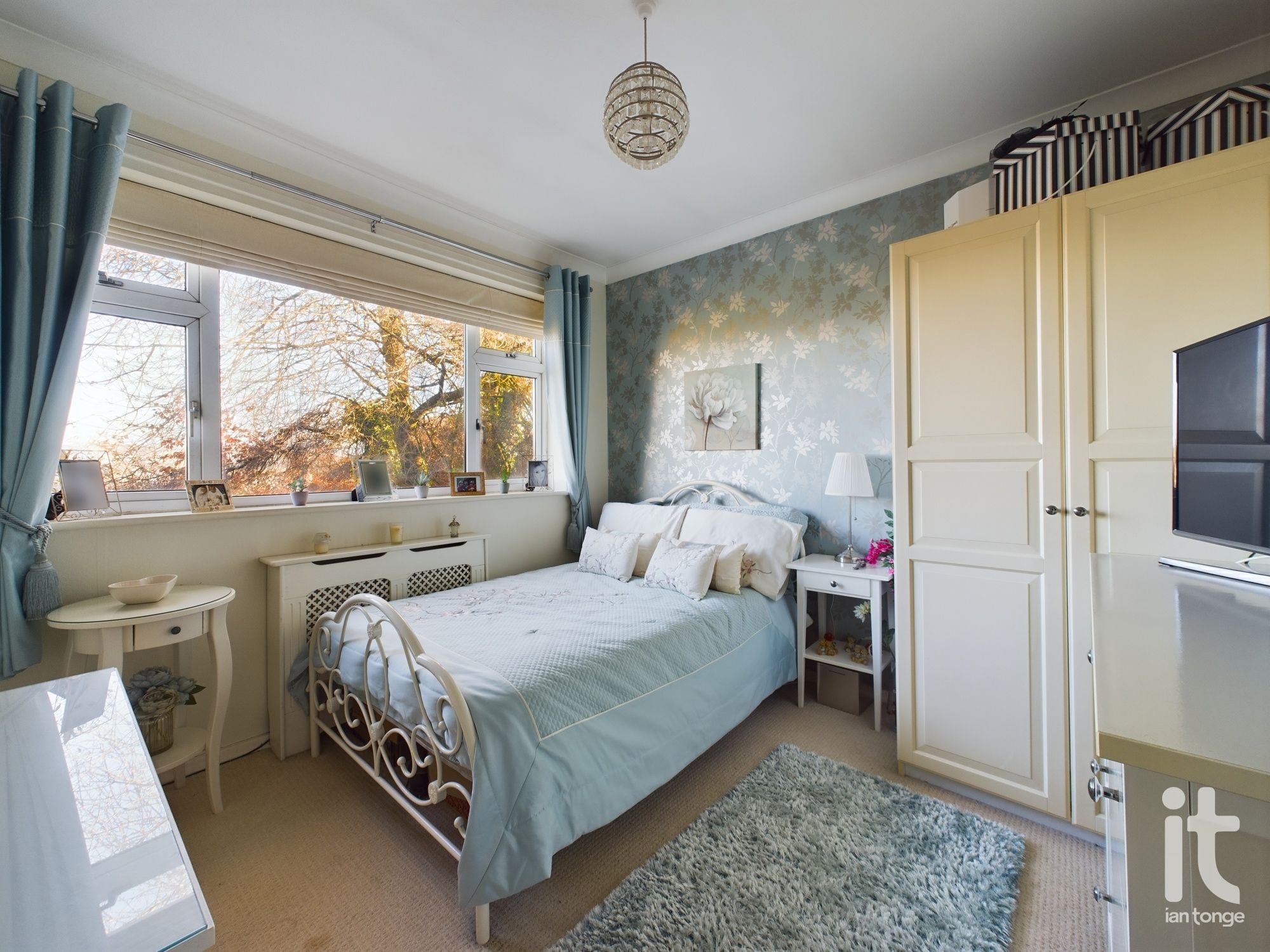 4 bedroom detached house Sold in Stockport - Photograph 12.