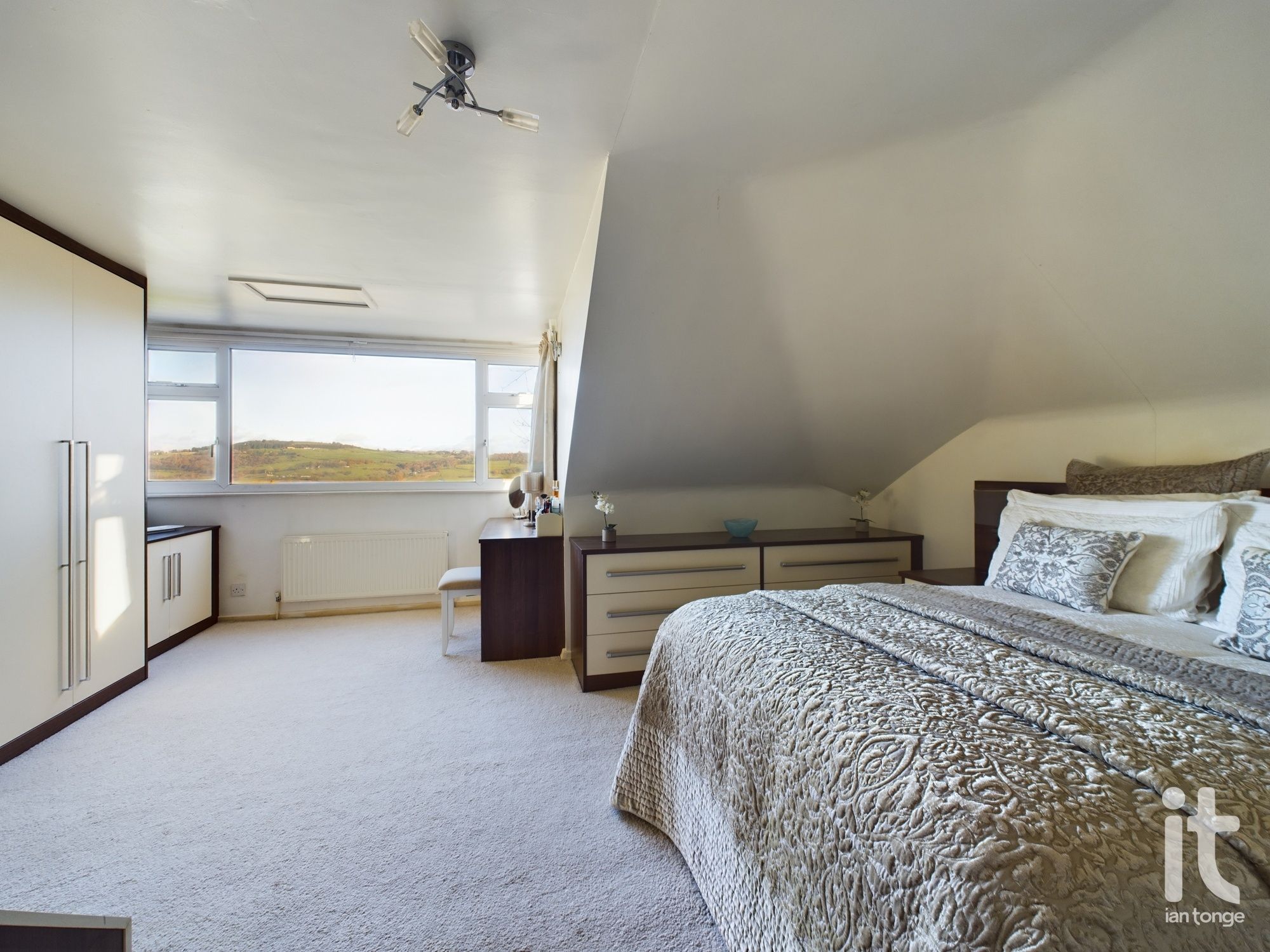 4 bedroom detached house Sold in Stockport - Photograph 16.