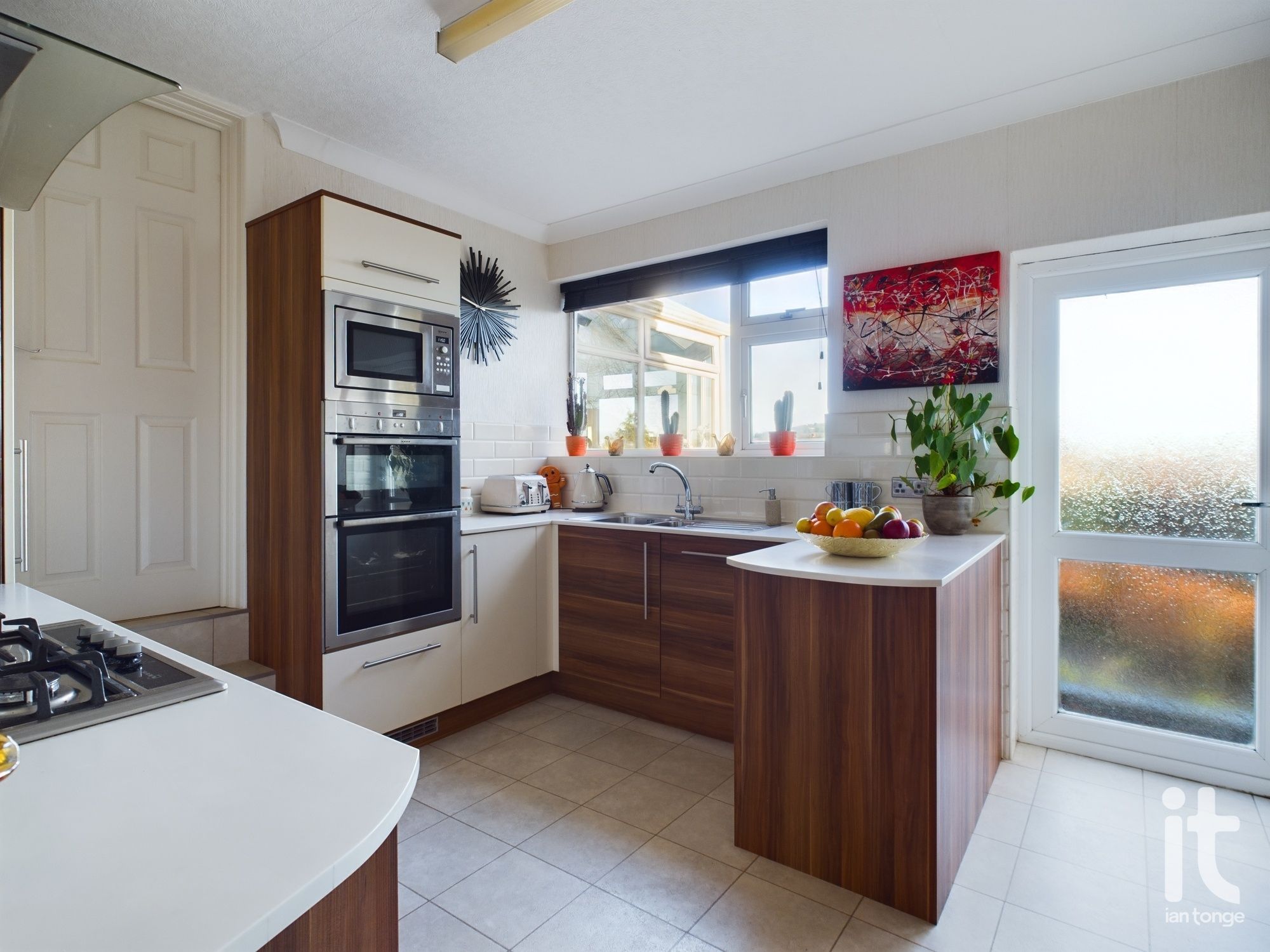 4 bedroom detached house Sold in Stockport - Photograph 6.