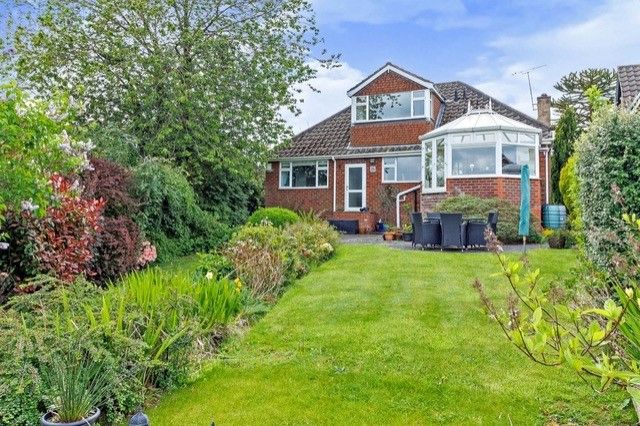 4 bedroom detached house Sold in Stockport - Photograph 25.