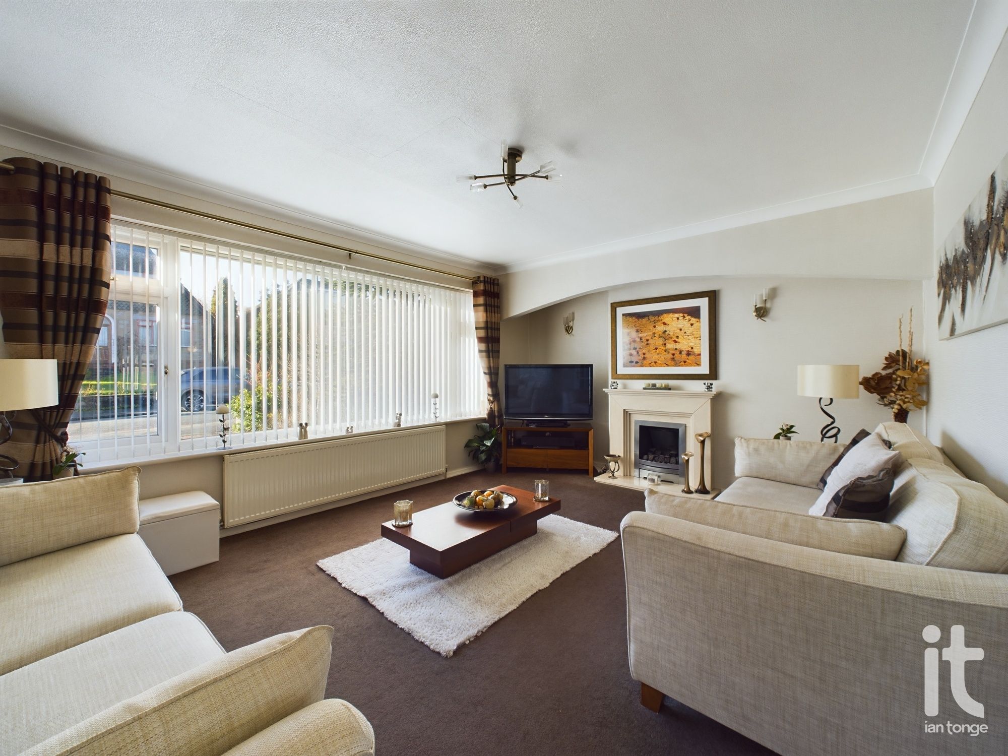 4 bedroom detached house Sold in Stockport - Photograph 2.