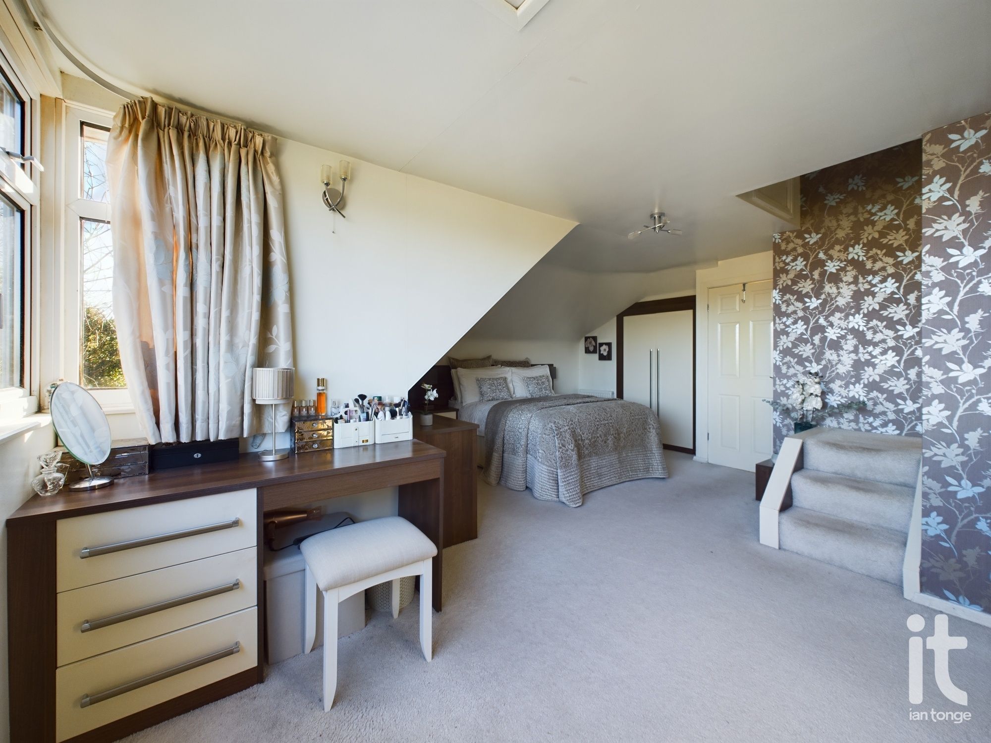 4 bedroom detached house Sold in Stockport - Photograph 18.