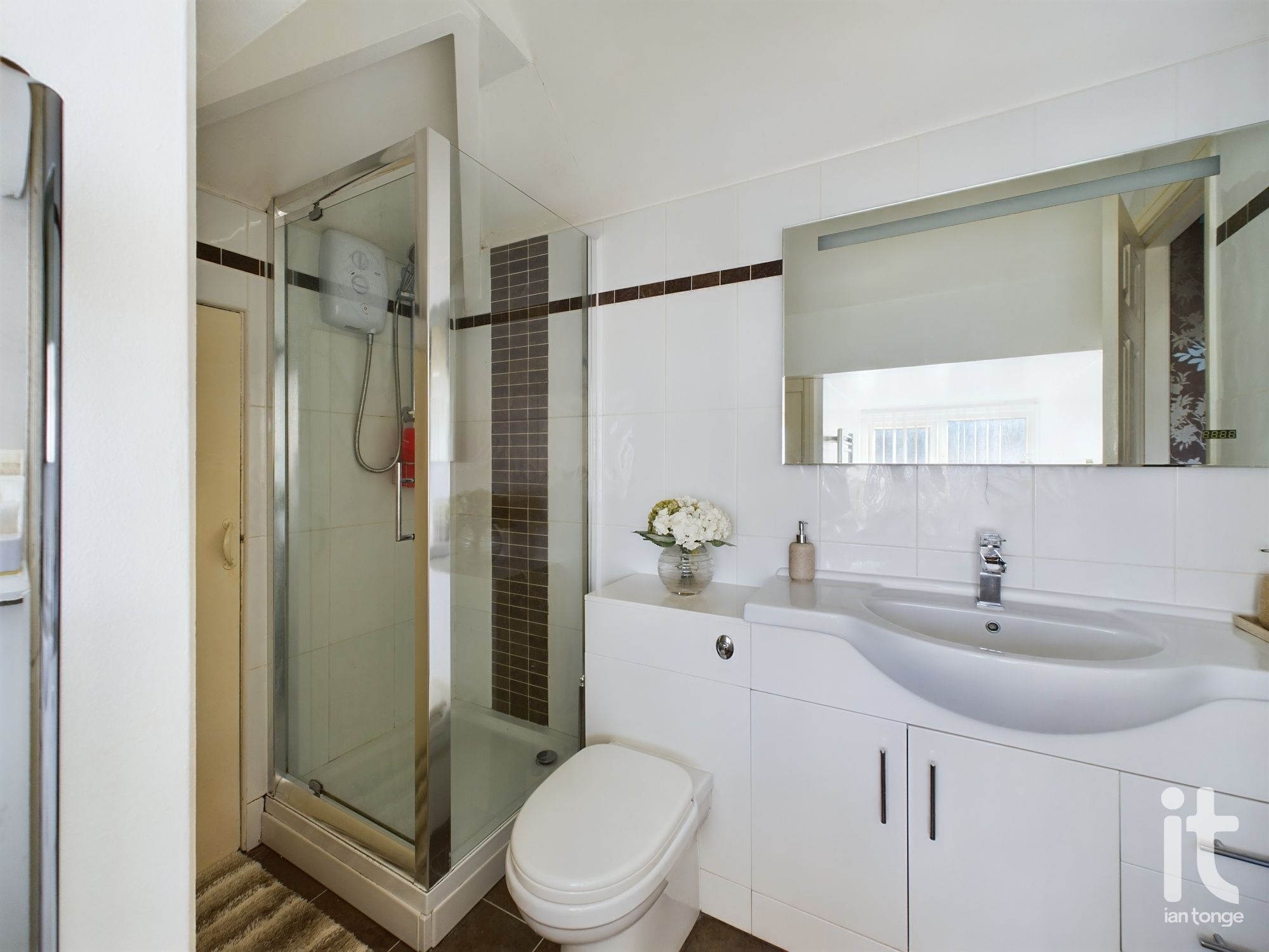 4 bedroom detached house Sold in Stockport - Photograph 20.