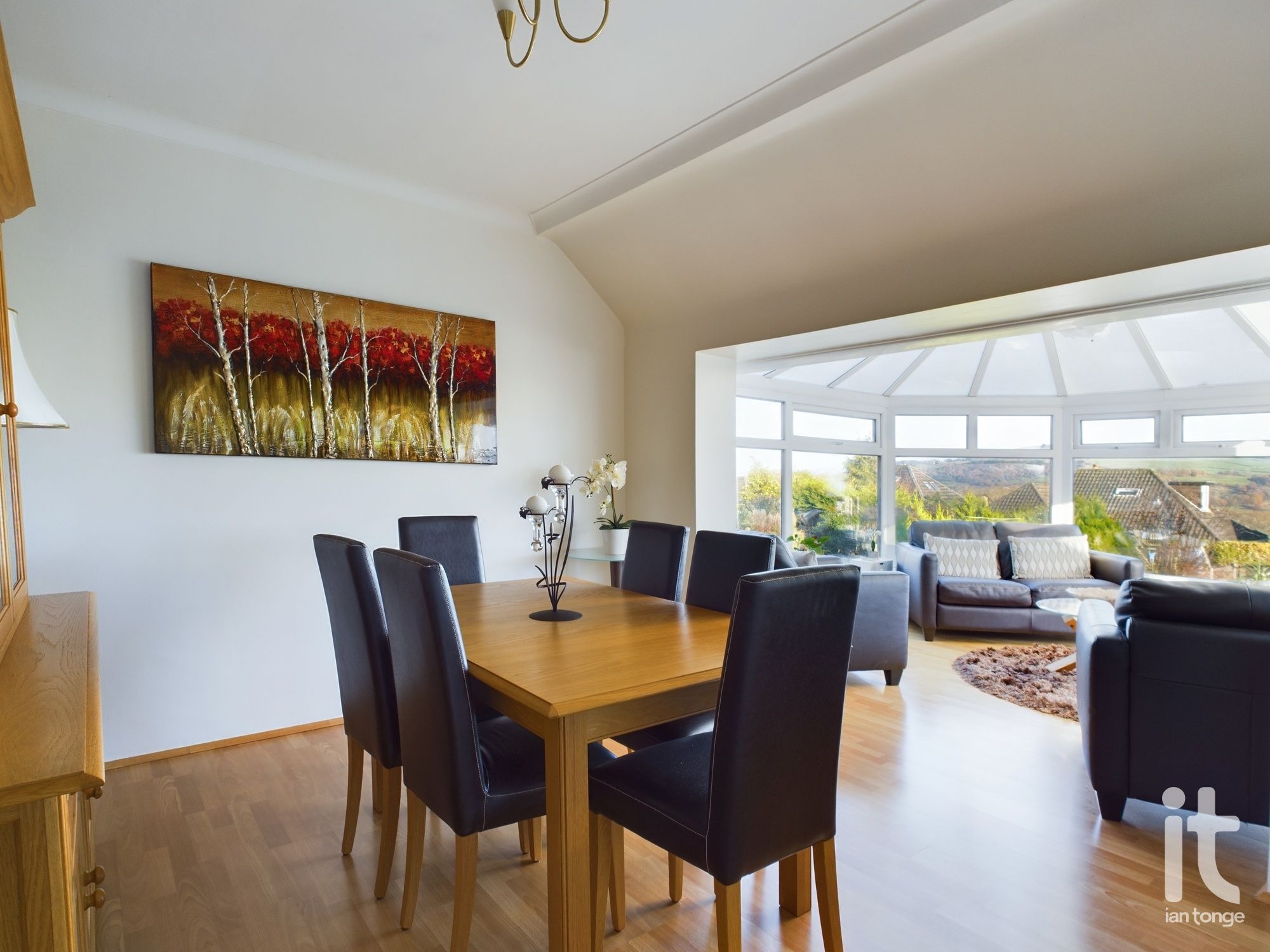 4 bedroom detached house Sold in Stockport - Photograph 8.