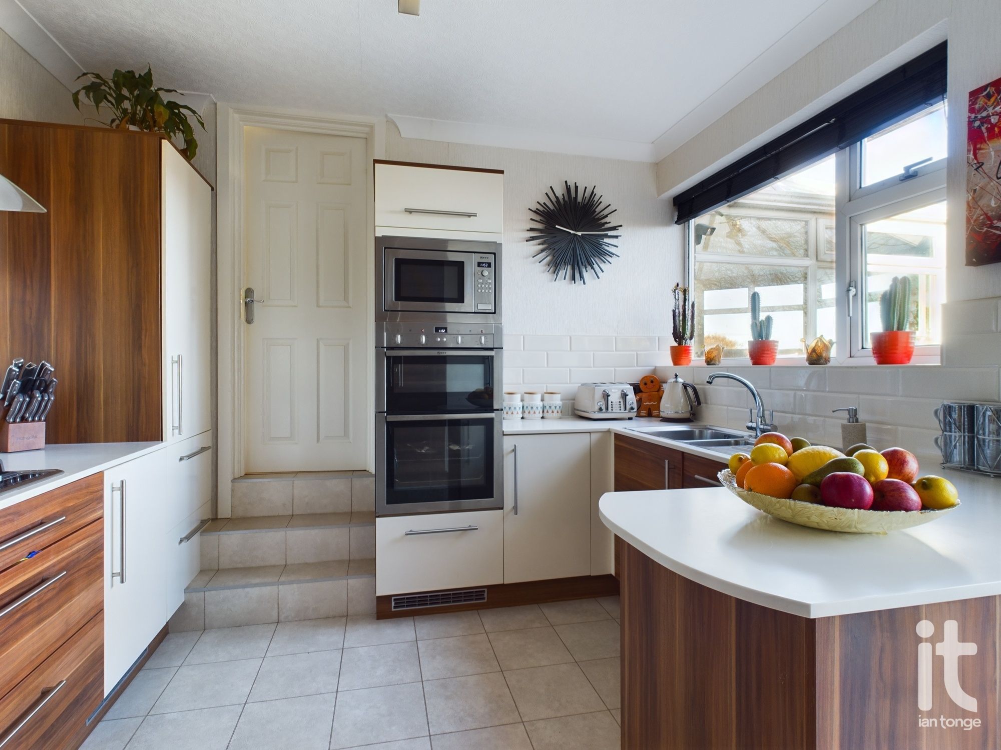 4 bedroom detached house Sold in Stockport - Photograph 5.