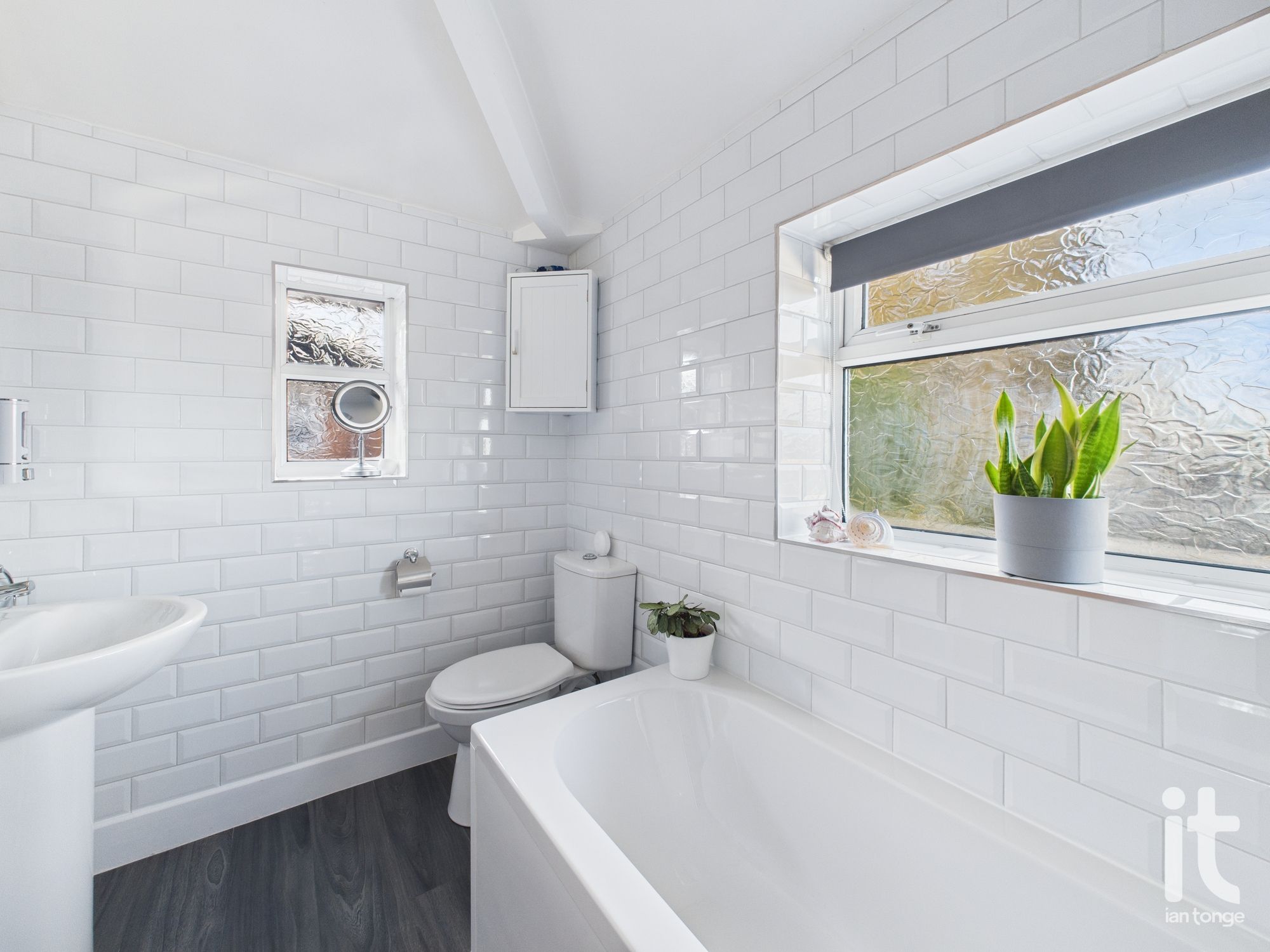 3 bedroom semi-detached house Sold in Stockport - Photograph 17.