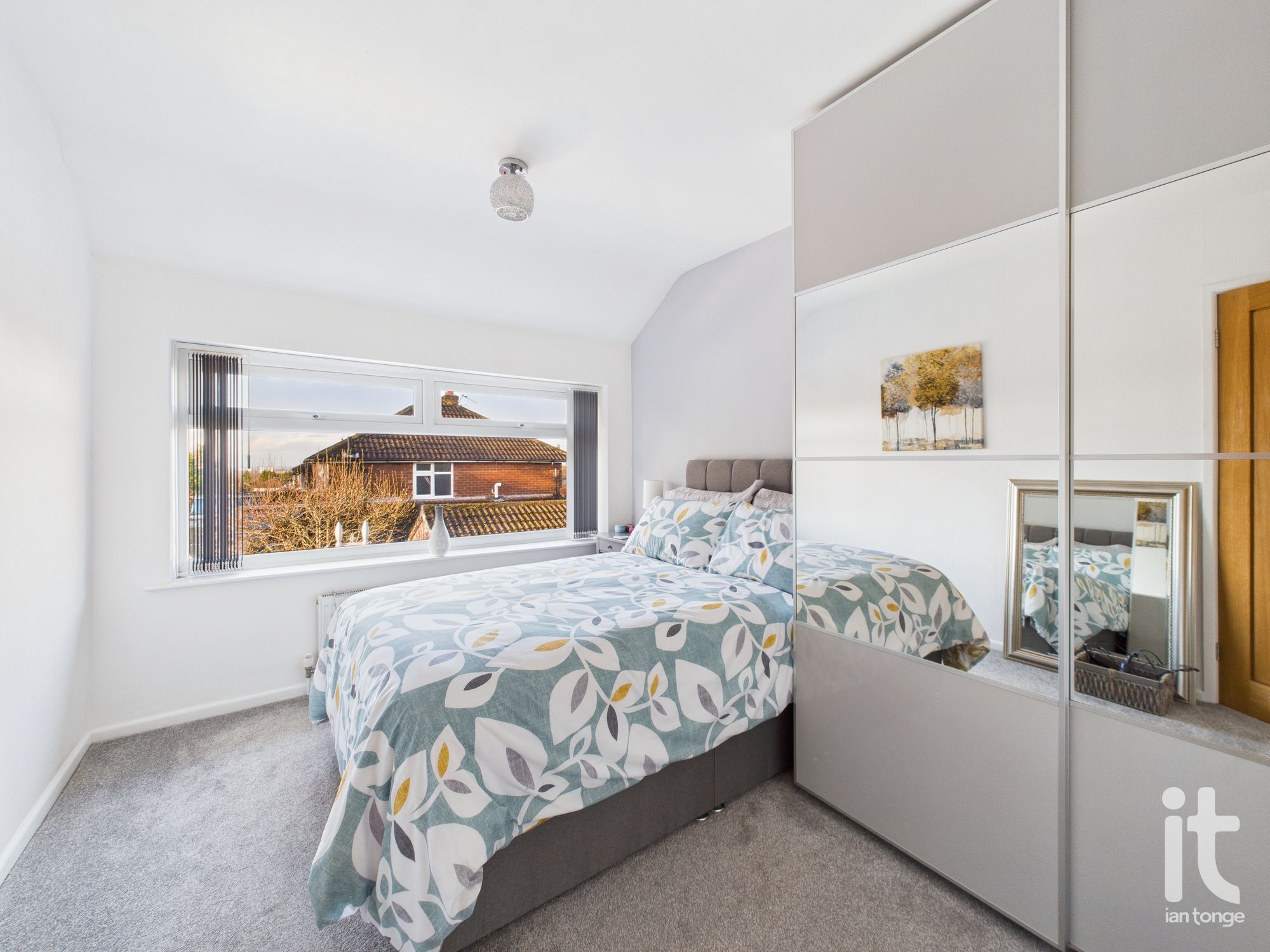 3 bedroom semi-detached house Sold in Stockport - Photograph 14.