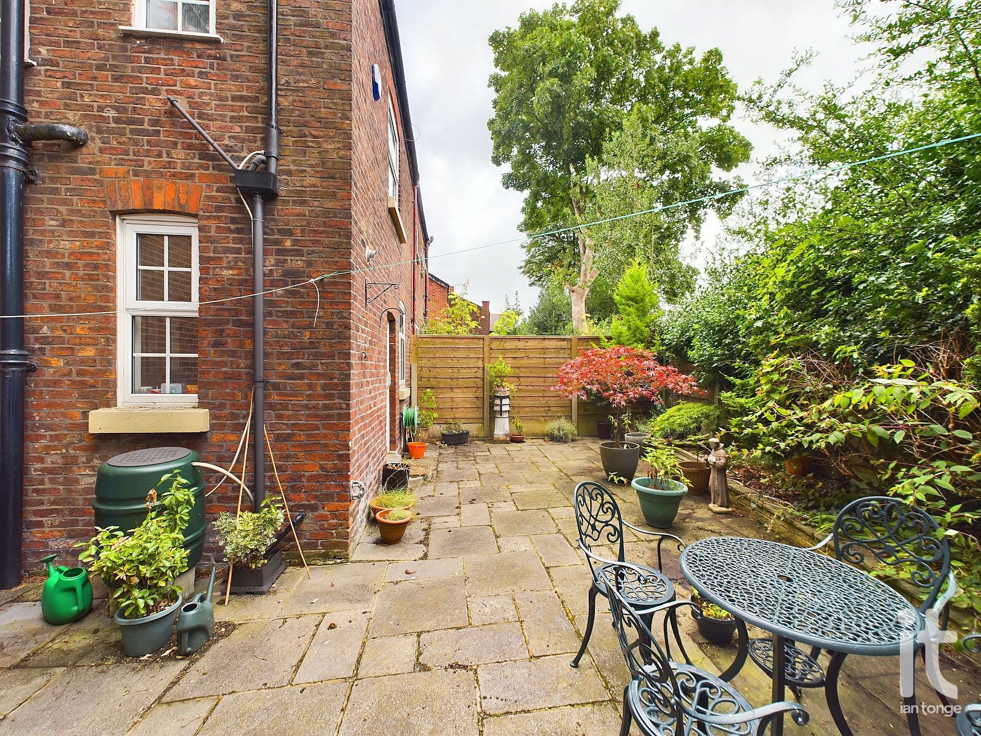 3 bedroom semi-detached house SSTC in Stockport - Photograph 24.