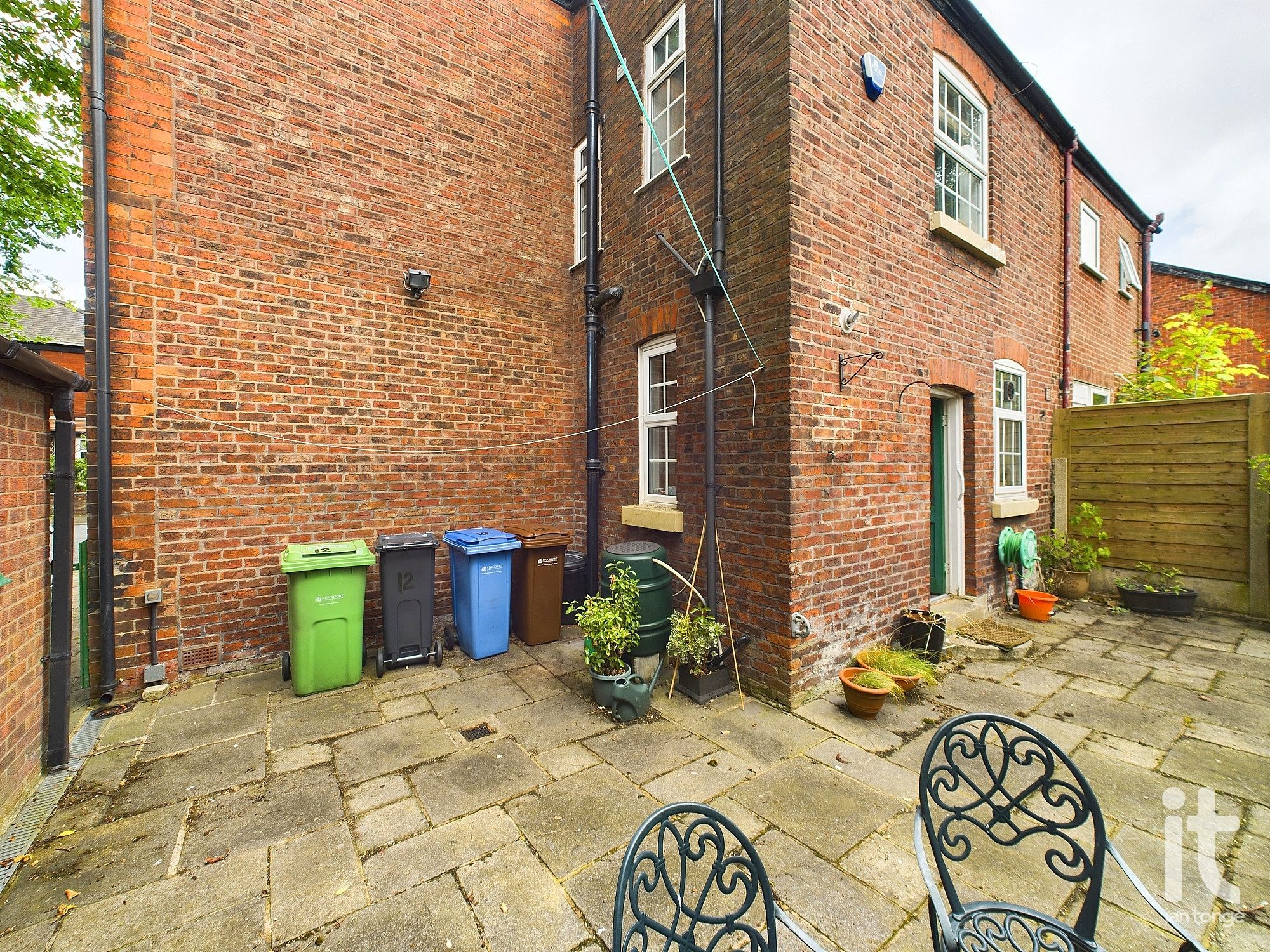 3 bedroom semi-detached house SSTC in Stockport - Photograph 25.