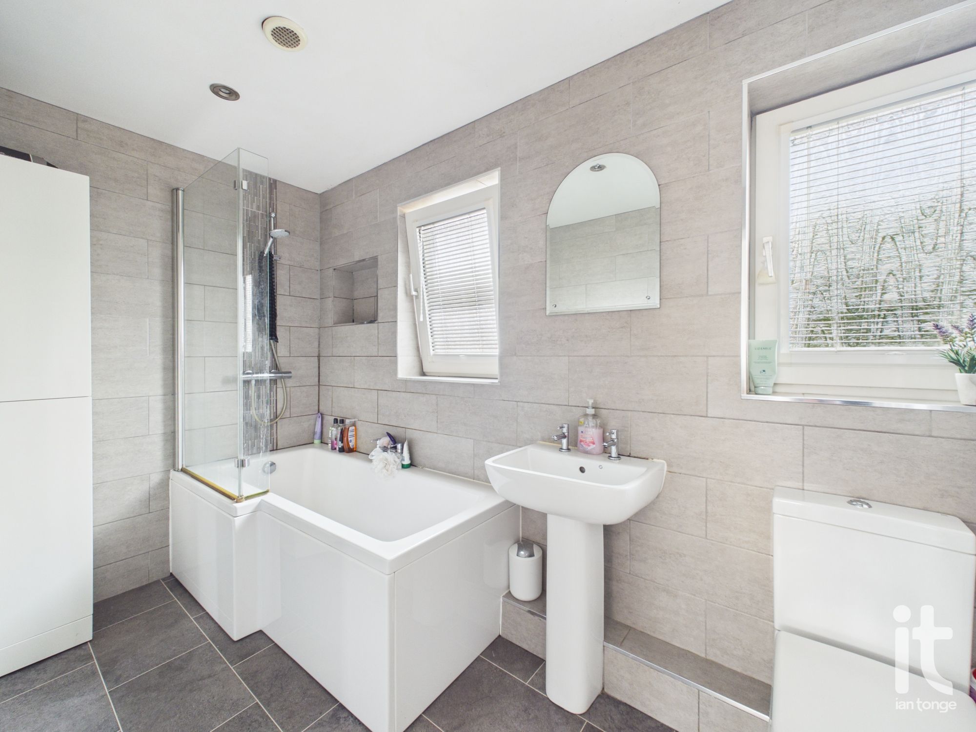 4 bedroom detached house For Sale in Stockport - Photograph 4.