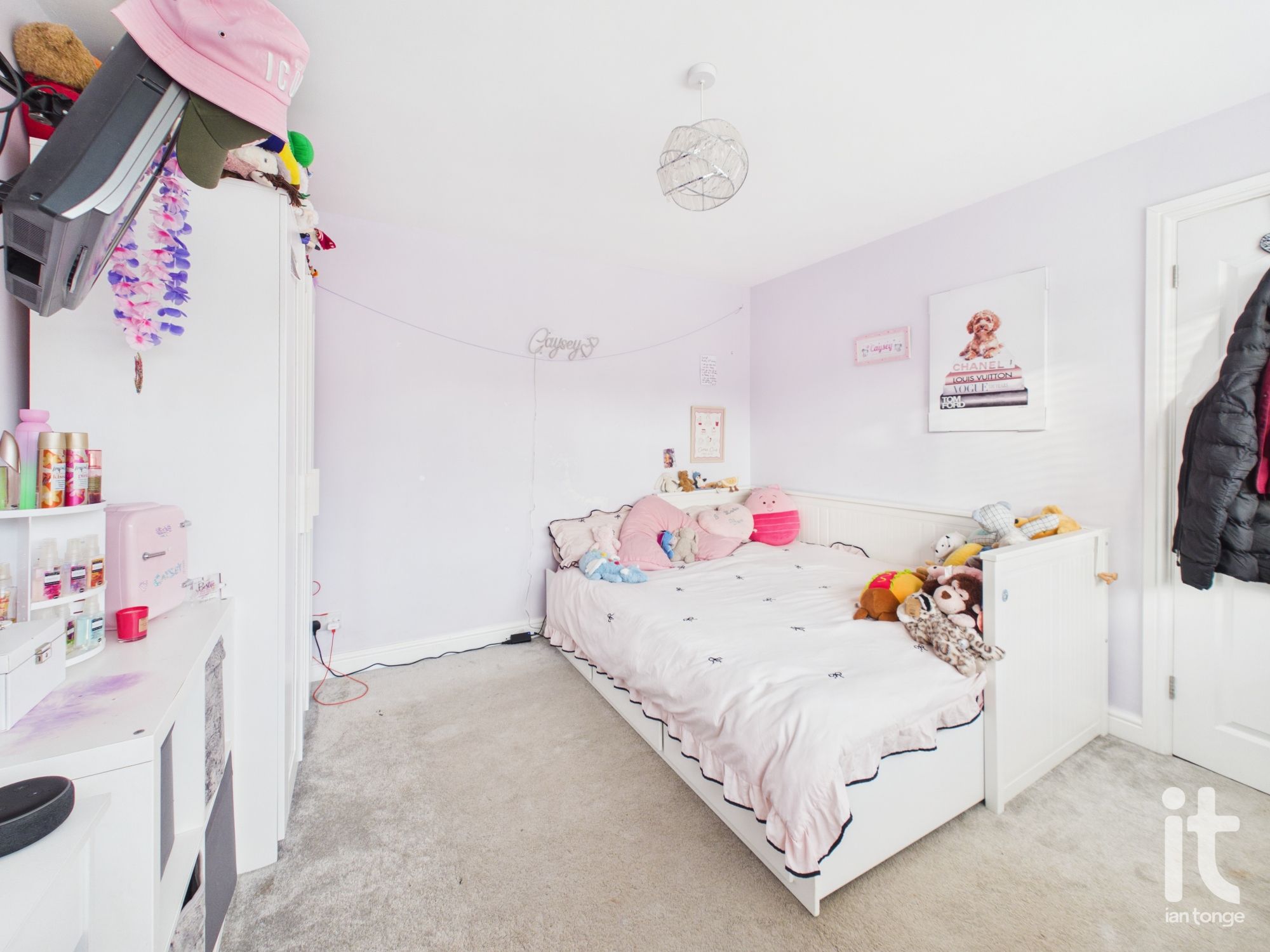 4 bedroom detached house For Sale in Stockport - Photograph 25.