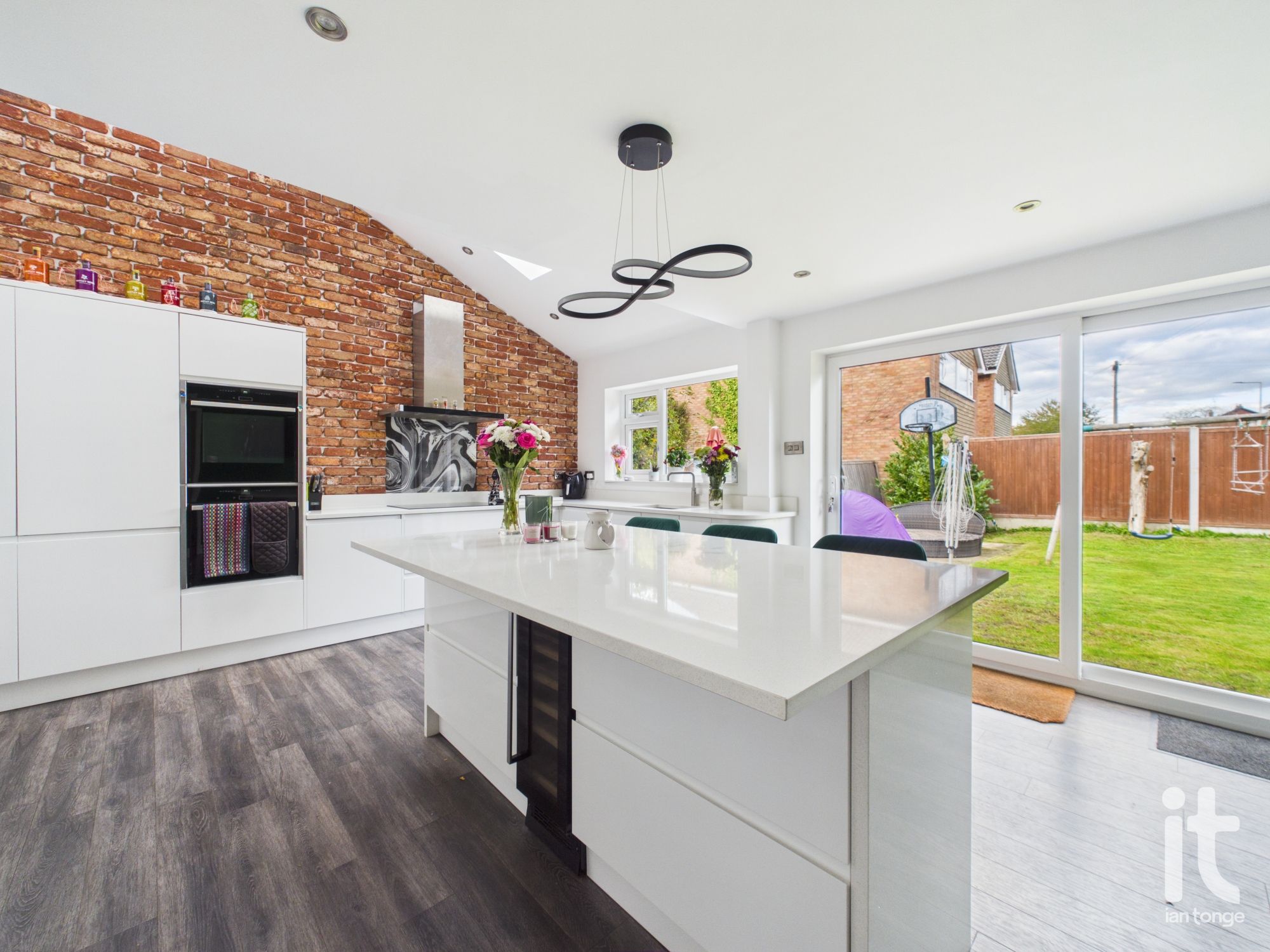4 bedroom detached house For Sale in Stockport - Property photograph.