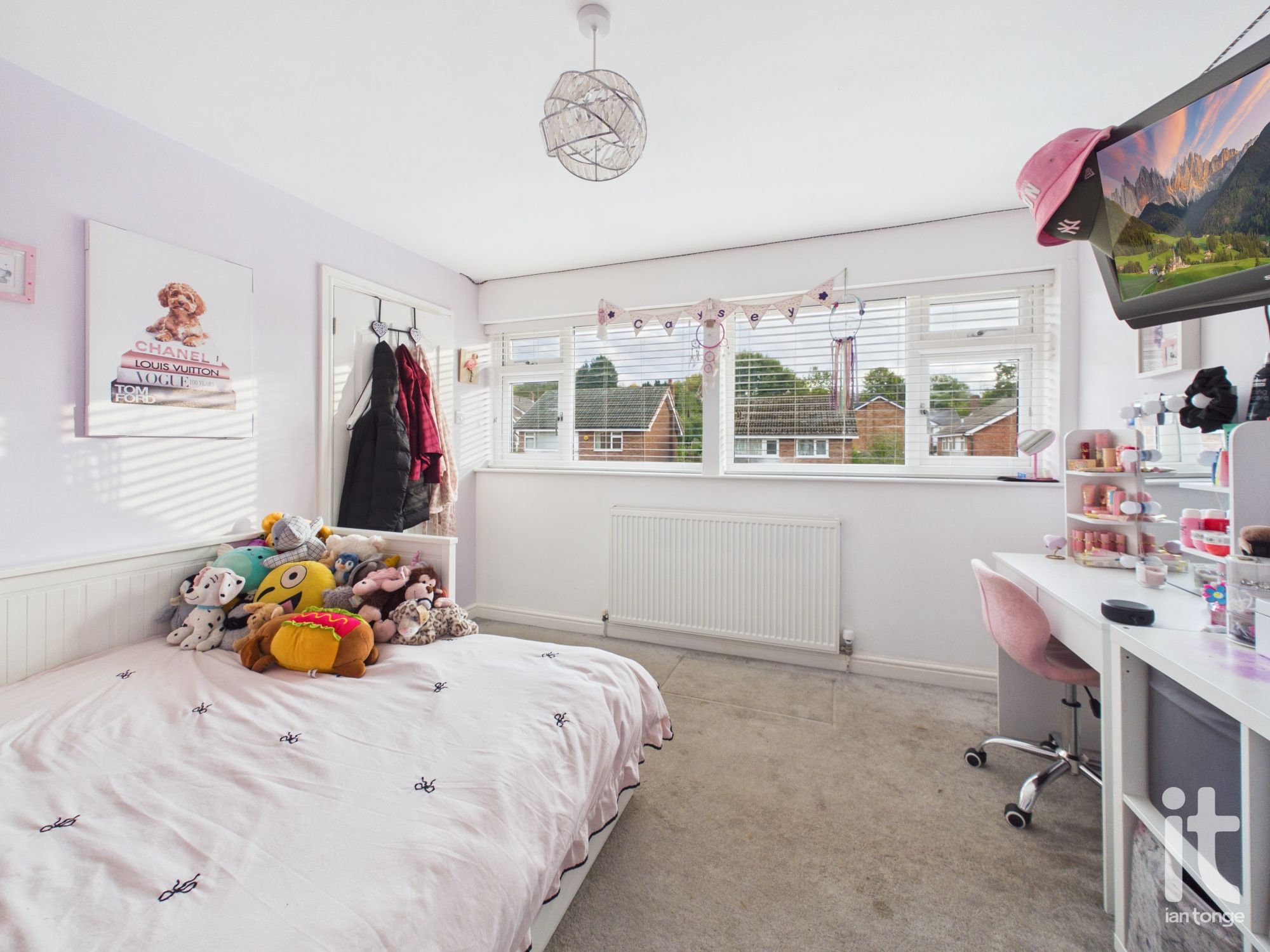 4 bedroom detached house For Sale in Stockport - Photograph 26.