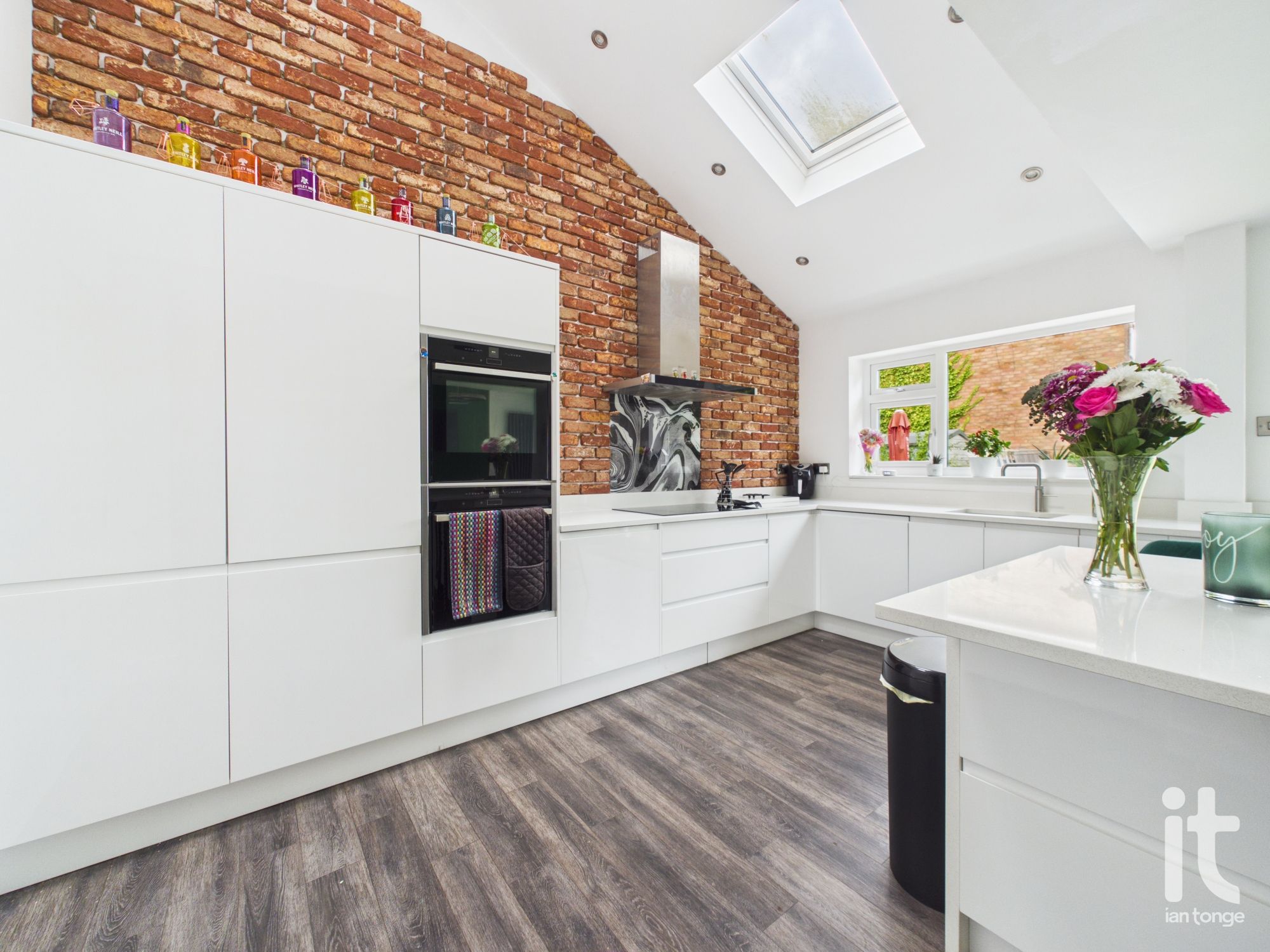 4 bedroom detached house For Sale in Stockport - Photograph 16.