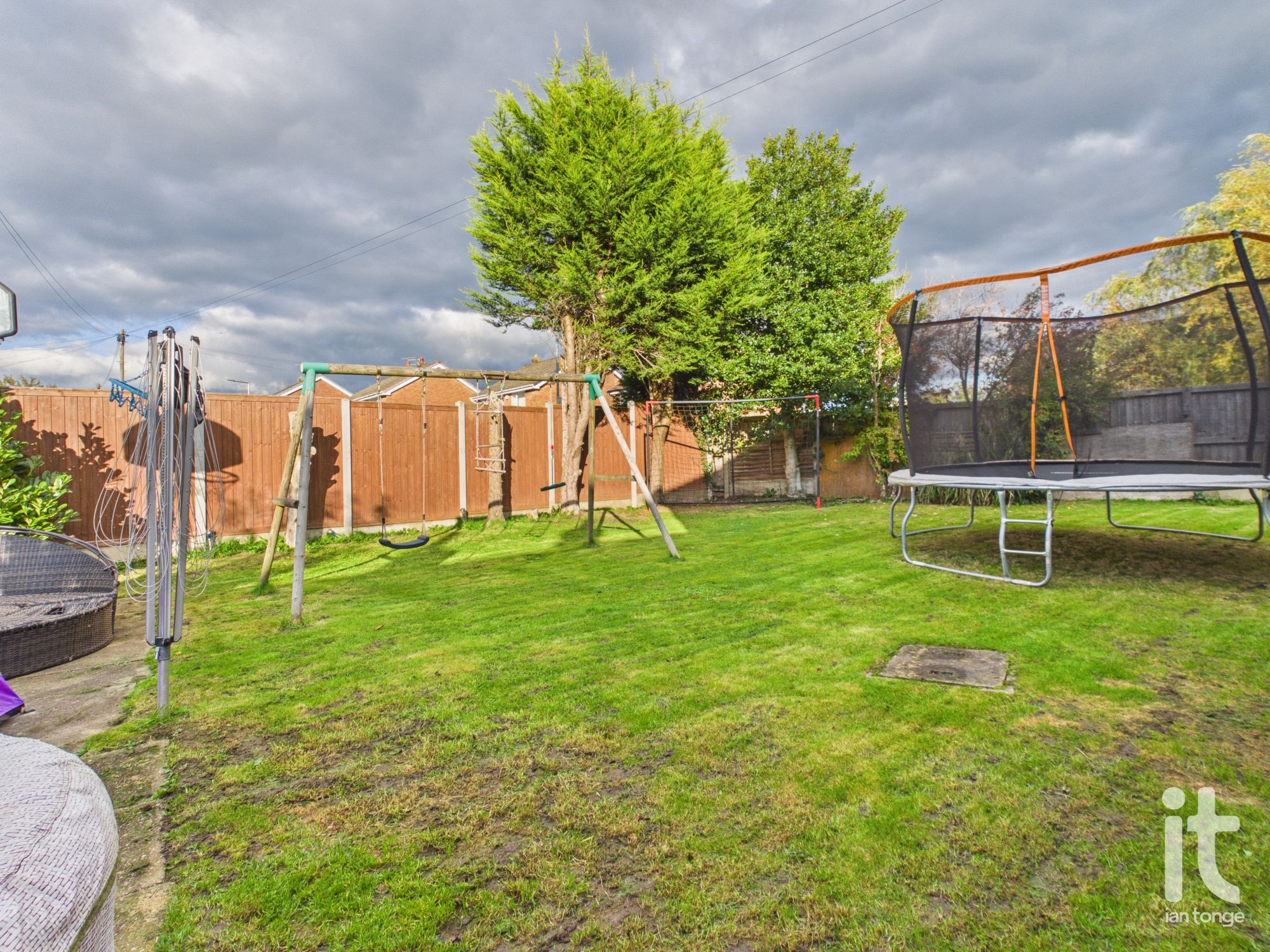 4 bedroom detached house For Sale in Stockport - Photograph 5.