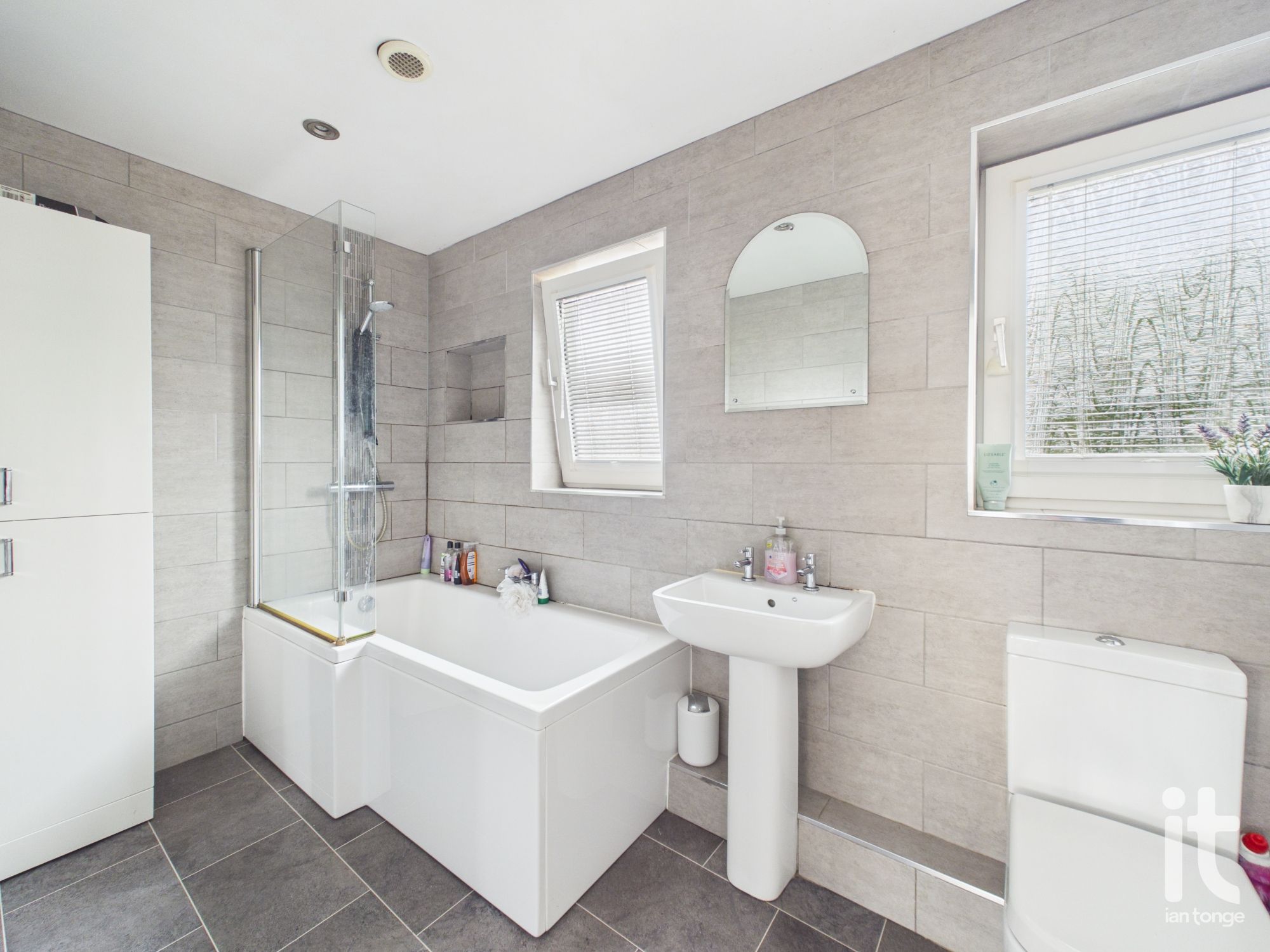 4 bedroom detached house For Sale in Stockport - Photograph 27.