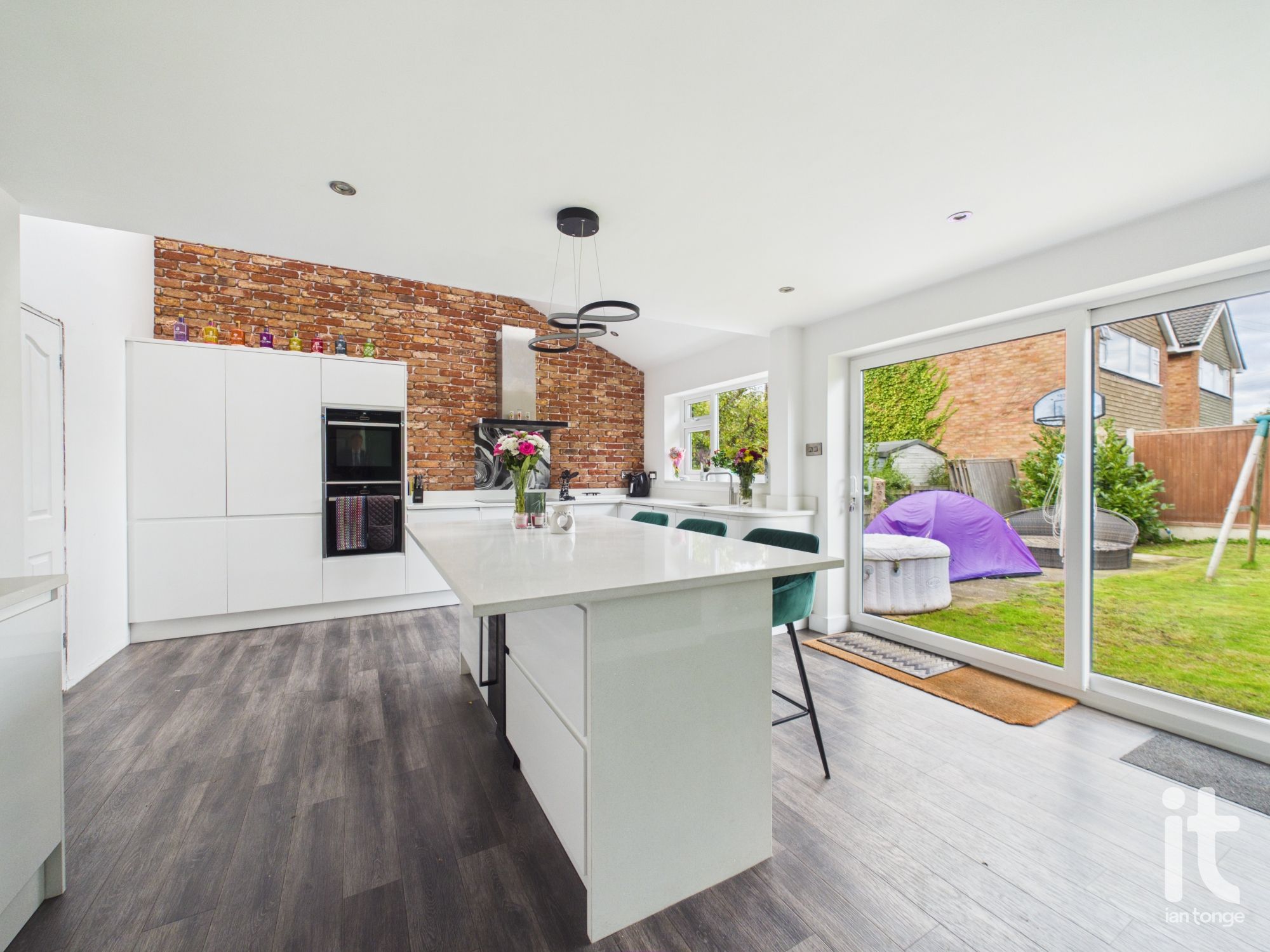 4 bedroom detached house For Sale in Stockport - Photograph 14.