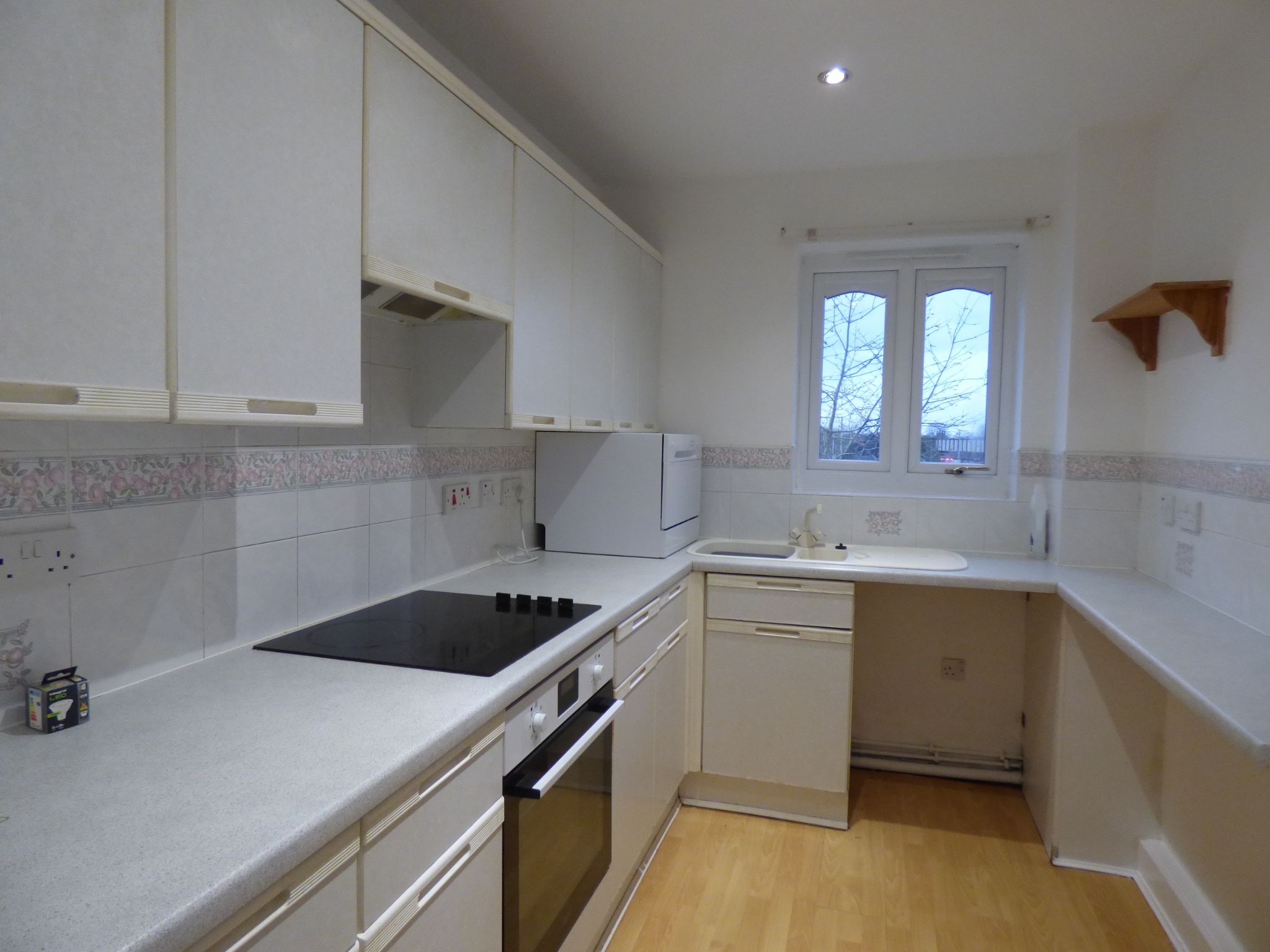 2 bedroom apartment flat/apartment Let in Stockport - Photograph 2.