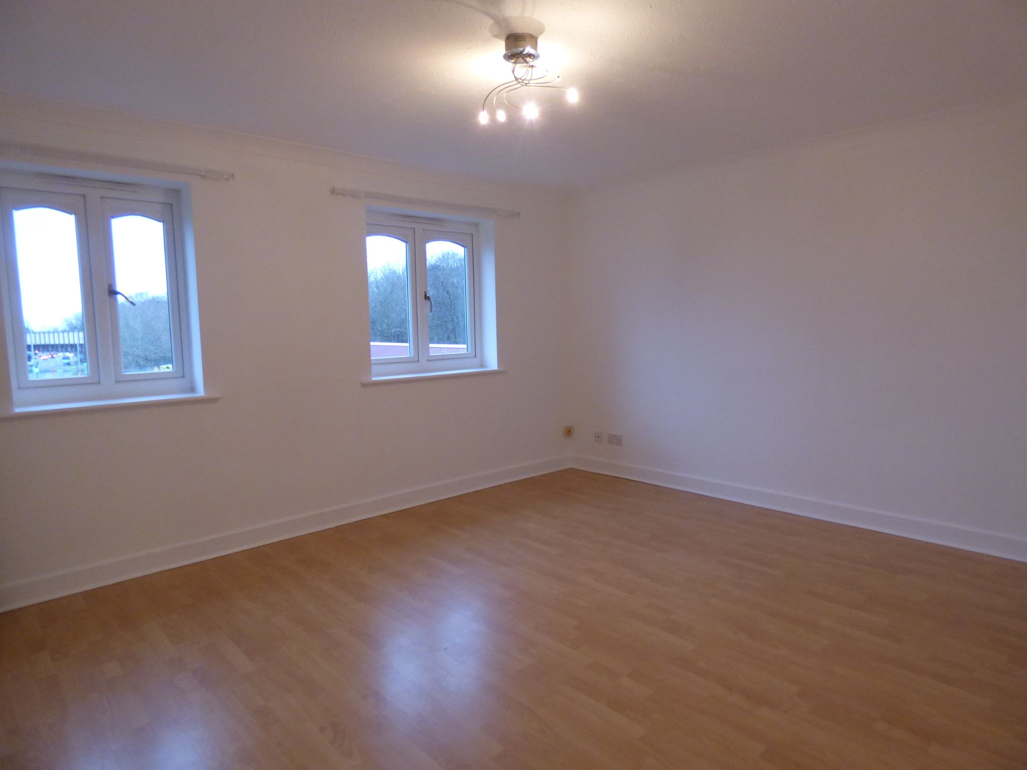 2 bedroom apartment flat/apartment Let in Stockport - Photograph 3.