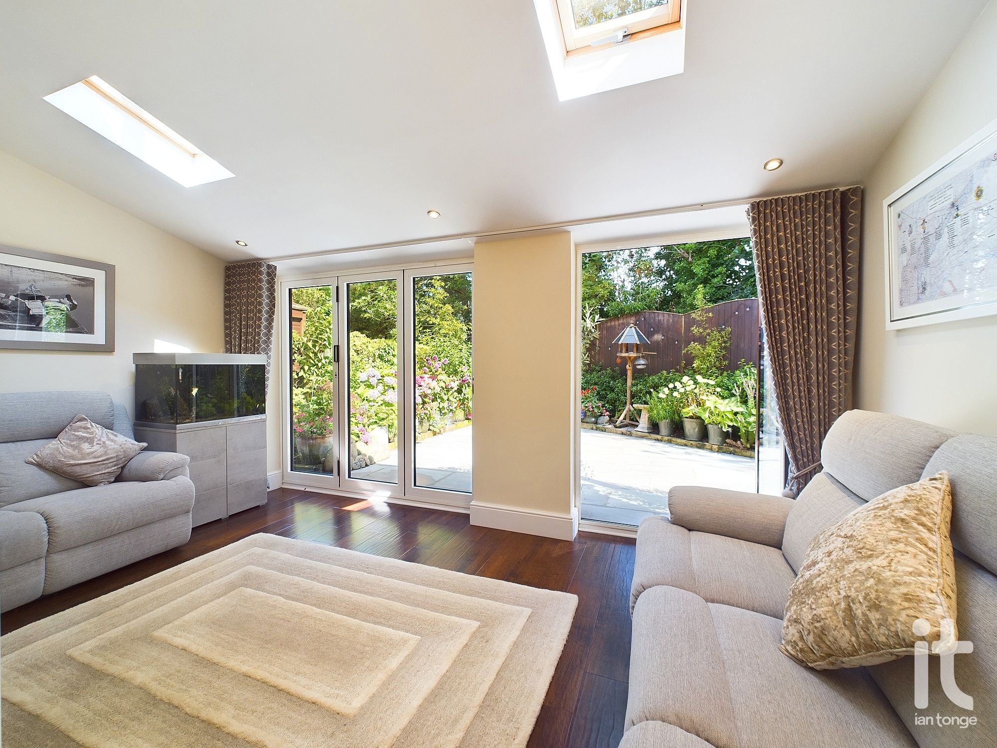 5 bedroom detached house Sold in Stockport - Photograph 14.