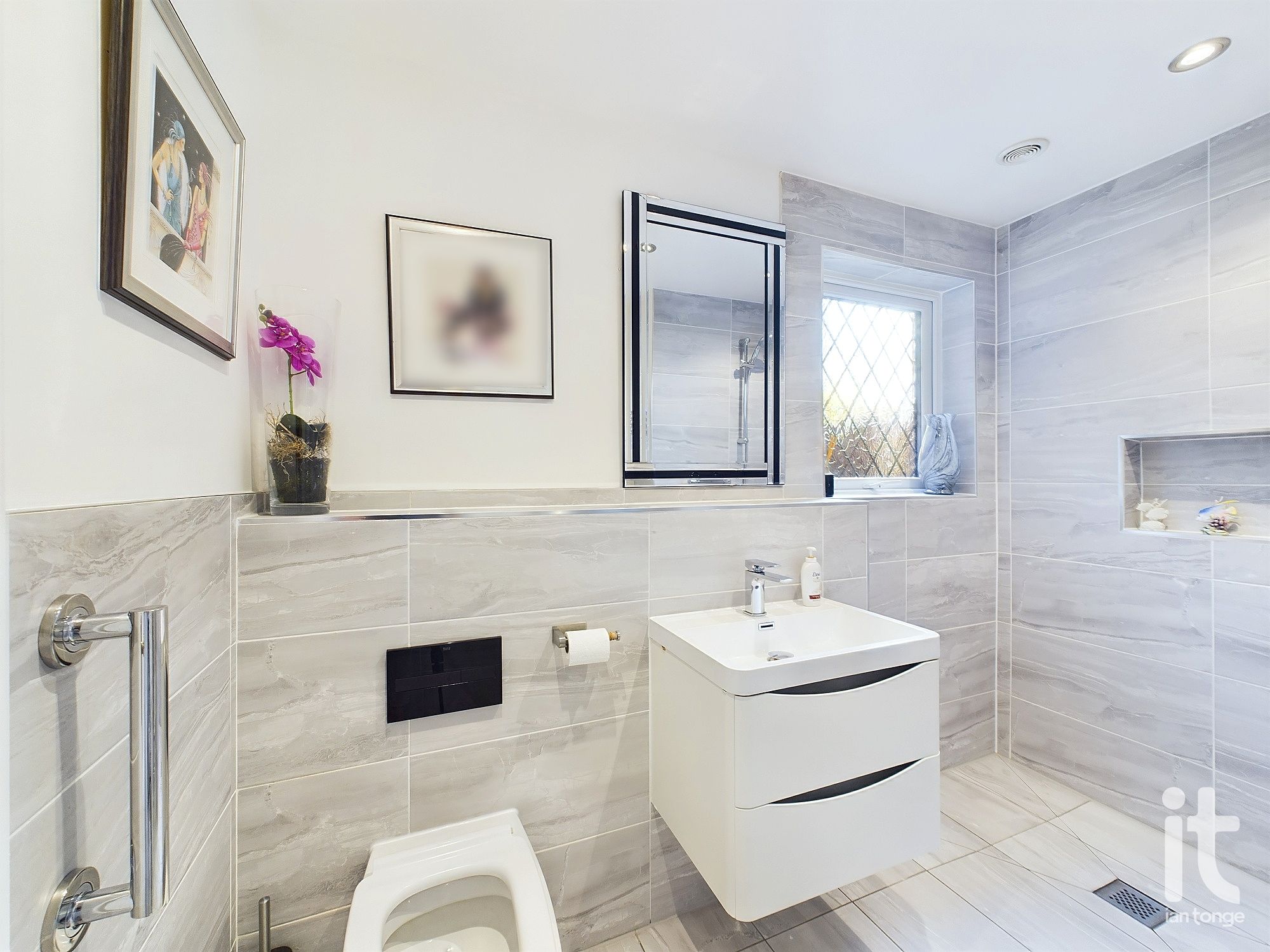 5 bedroom detached house Sold in Stockport - Photograph 25.