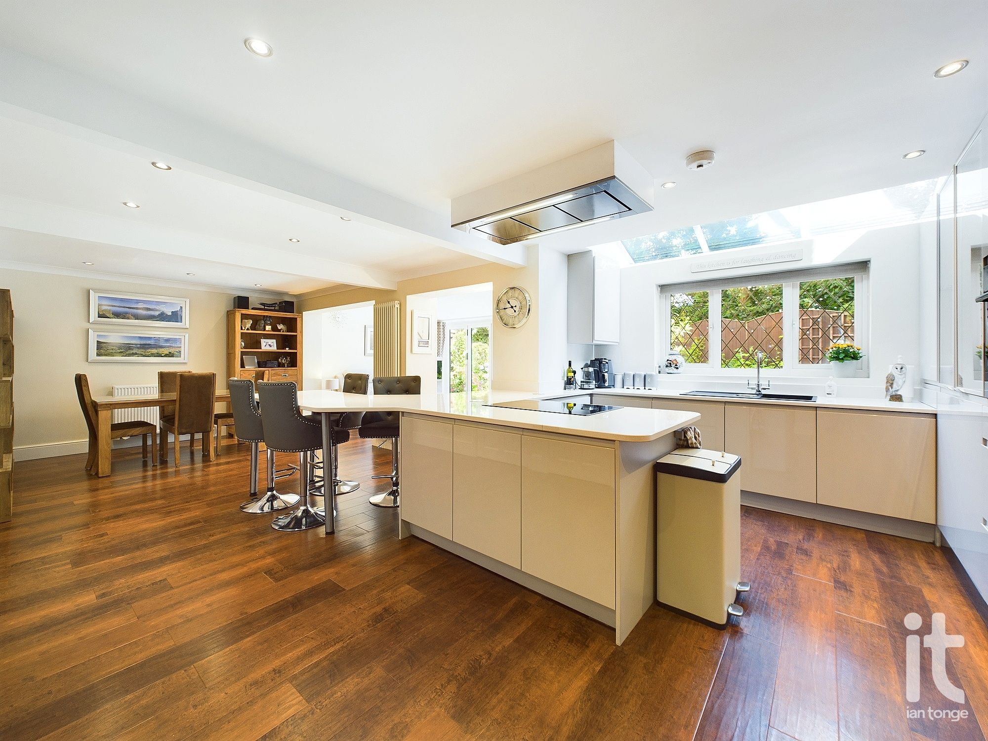 5 bedroom detached house Sold in Stockport - Photograph 5.