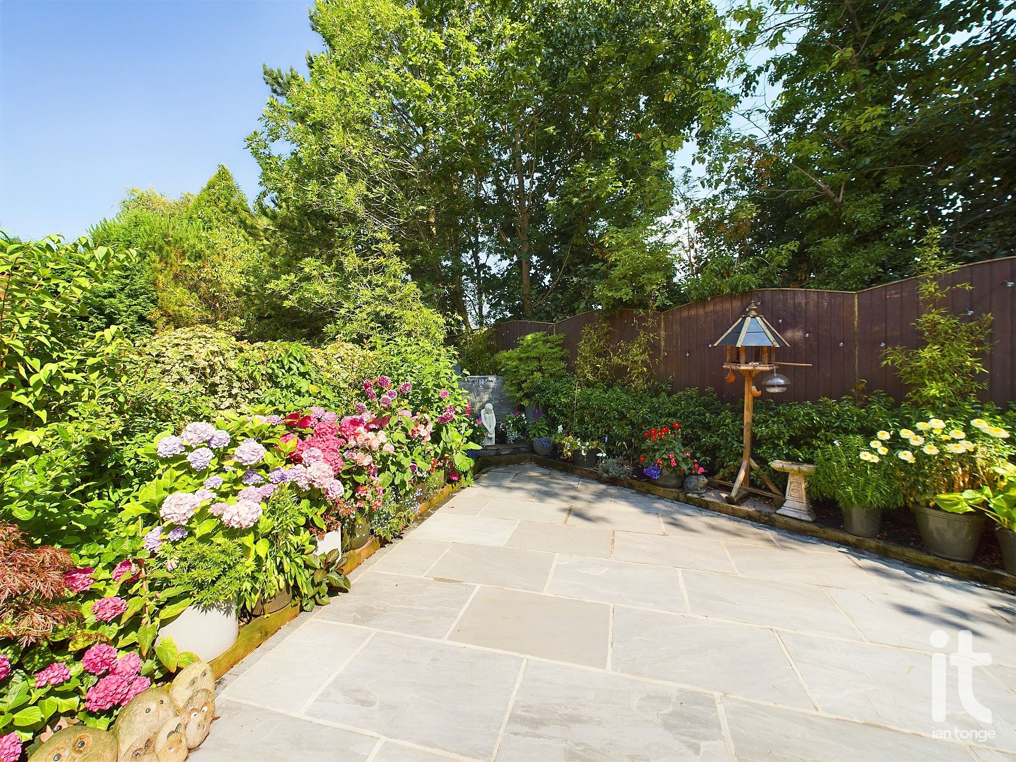 5 bedroom detached house Sold in Stockport - Photograph 34.