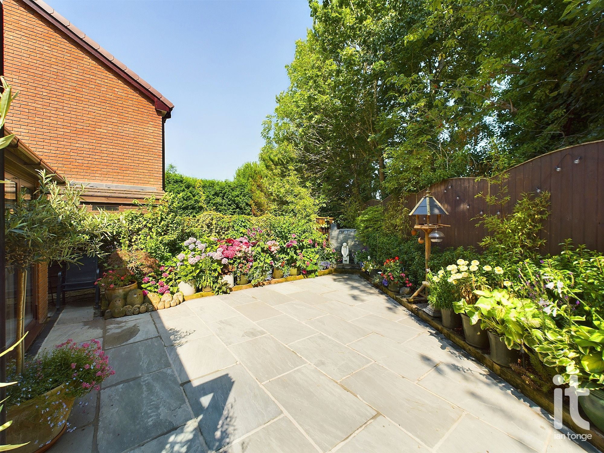 5 bedroom detached house Sold in Stockport - Photograph 33.