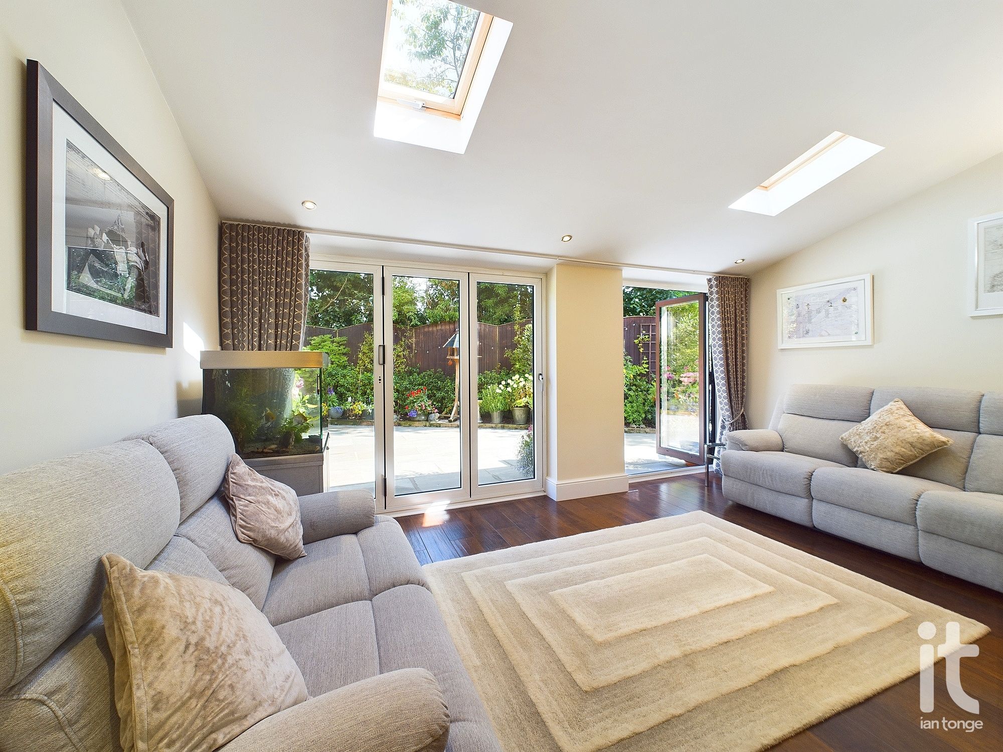5 bedroom detached house Sold in Stockport - Photograph 12.