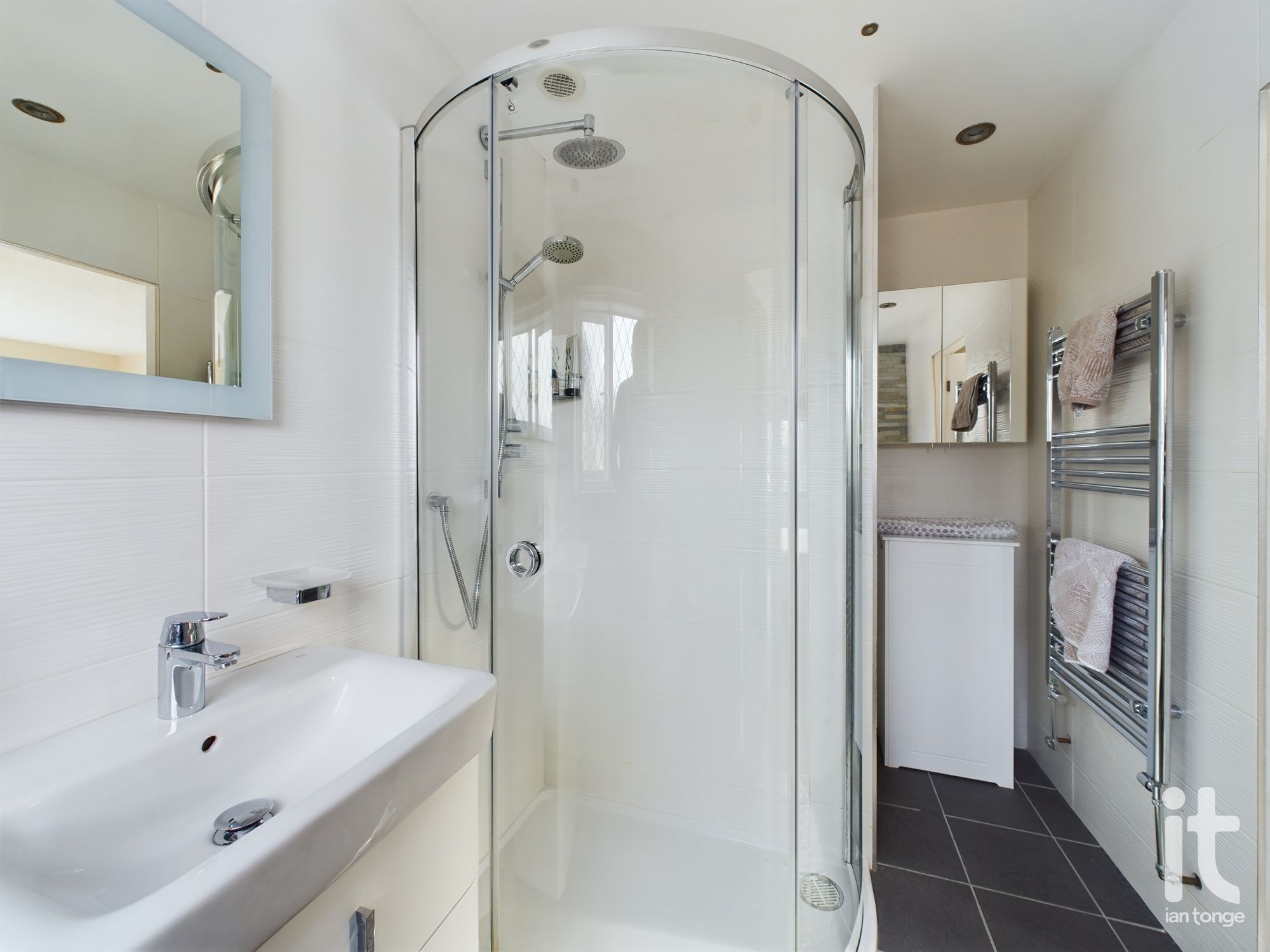 5 bedroom detached house Sold in Stockport - Photograph 18.