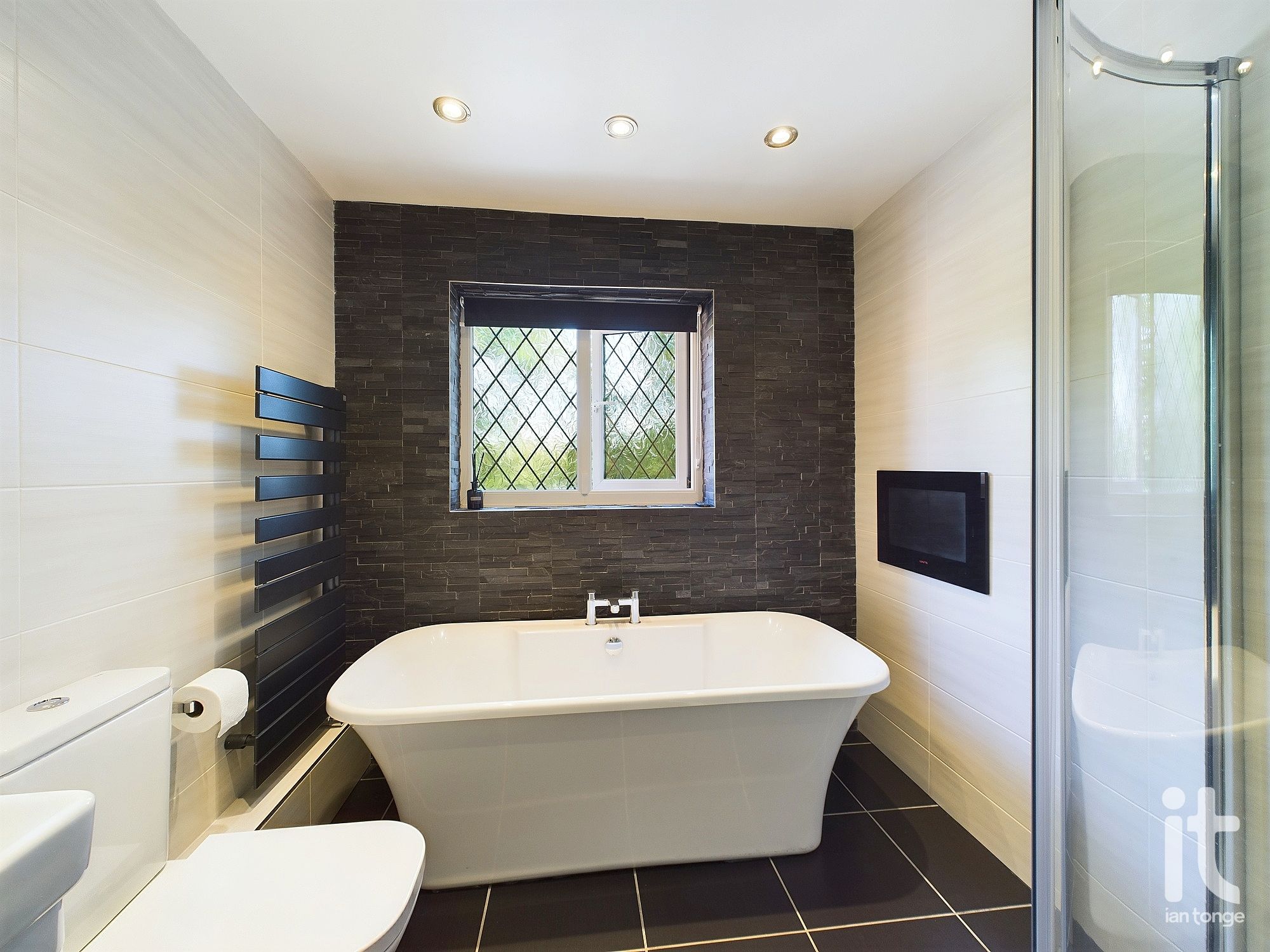 5 bedroom detached house Sold in Stockport - Photograph 3.