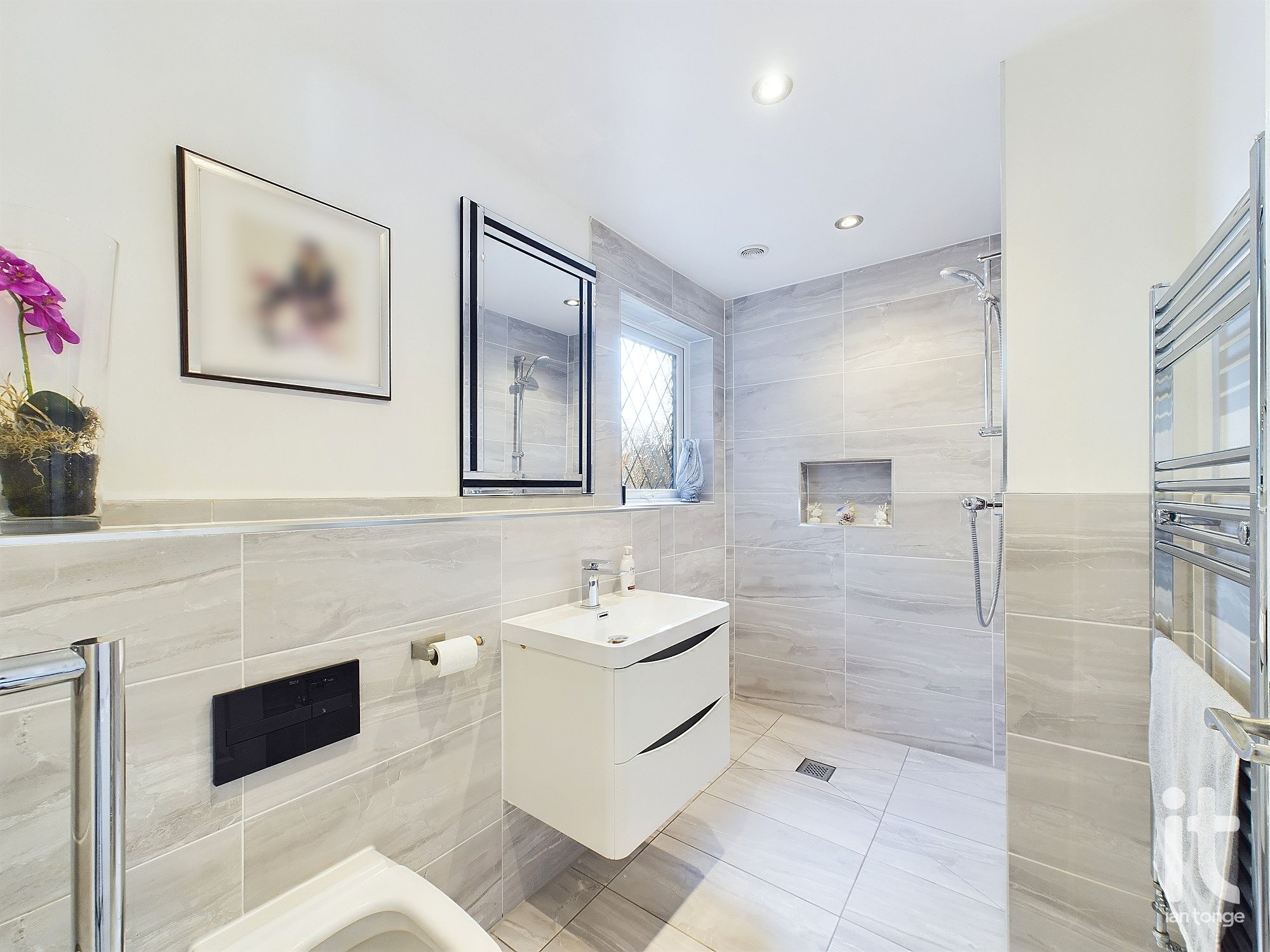 5 bedroom detached house Sold in Stockport - Photograph 24.