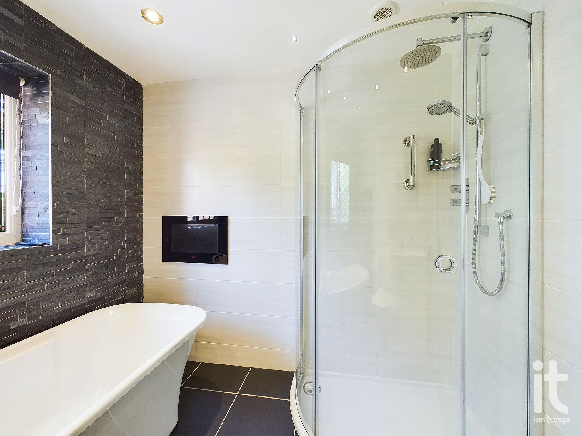 5 bedroom detached house Sold in Stockport - Photograph 48.