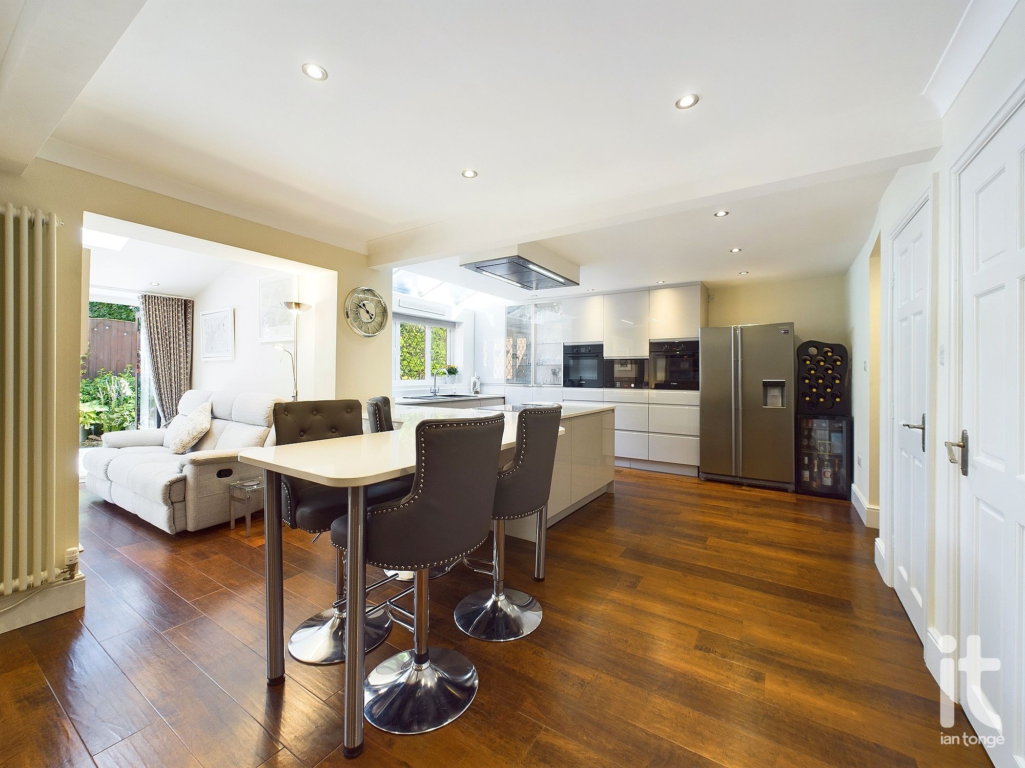 5 bedroom detached house Sold in Stockport - Photograph 4.