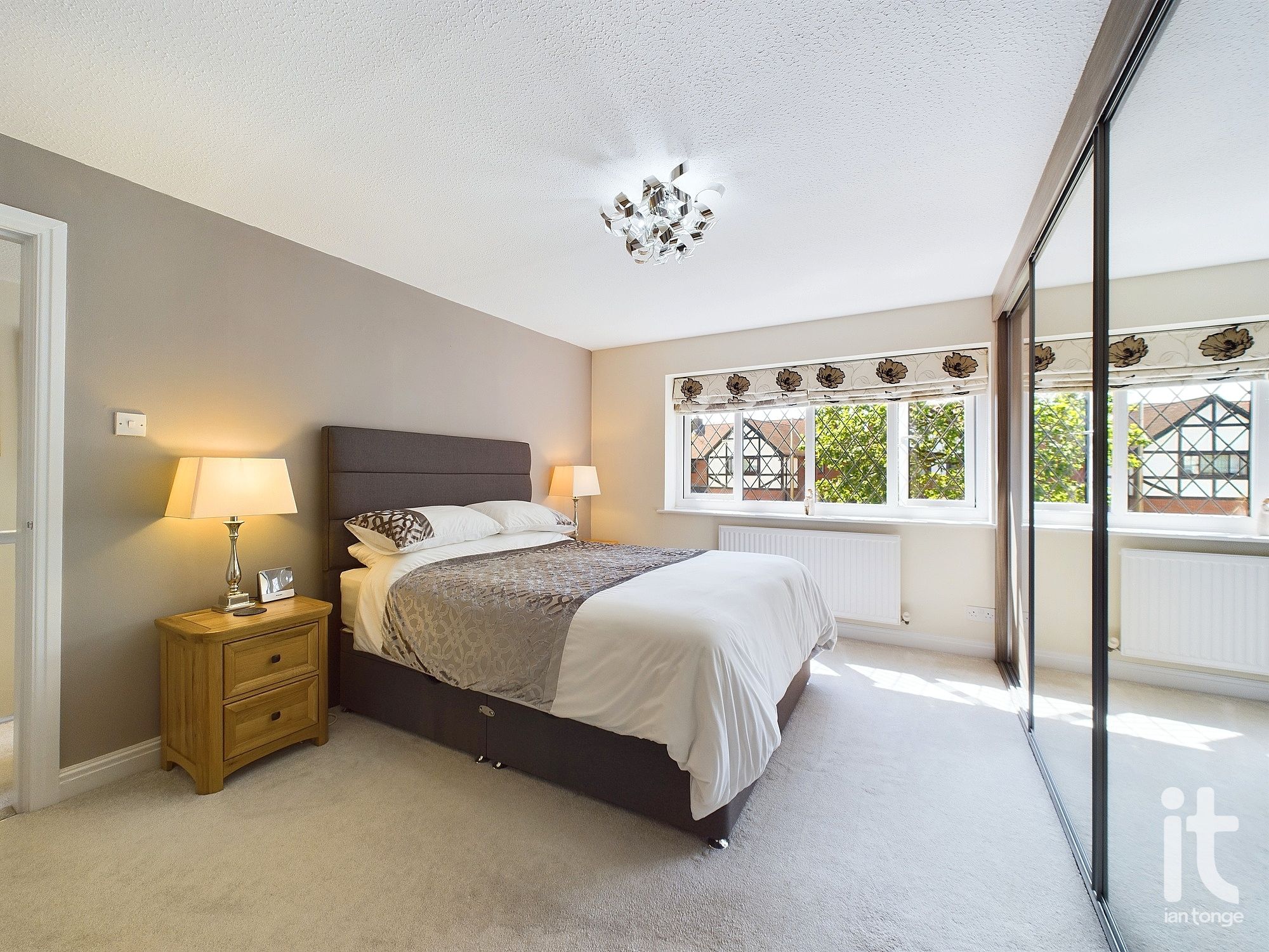 5 bedroom detached house Sold in Stockport - Photograph 46.
