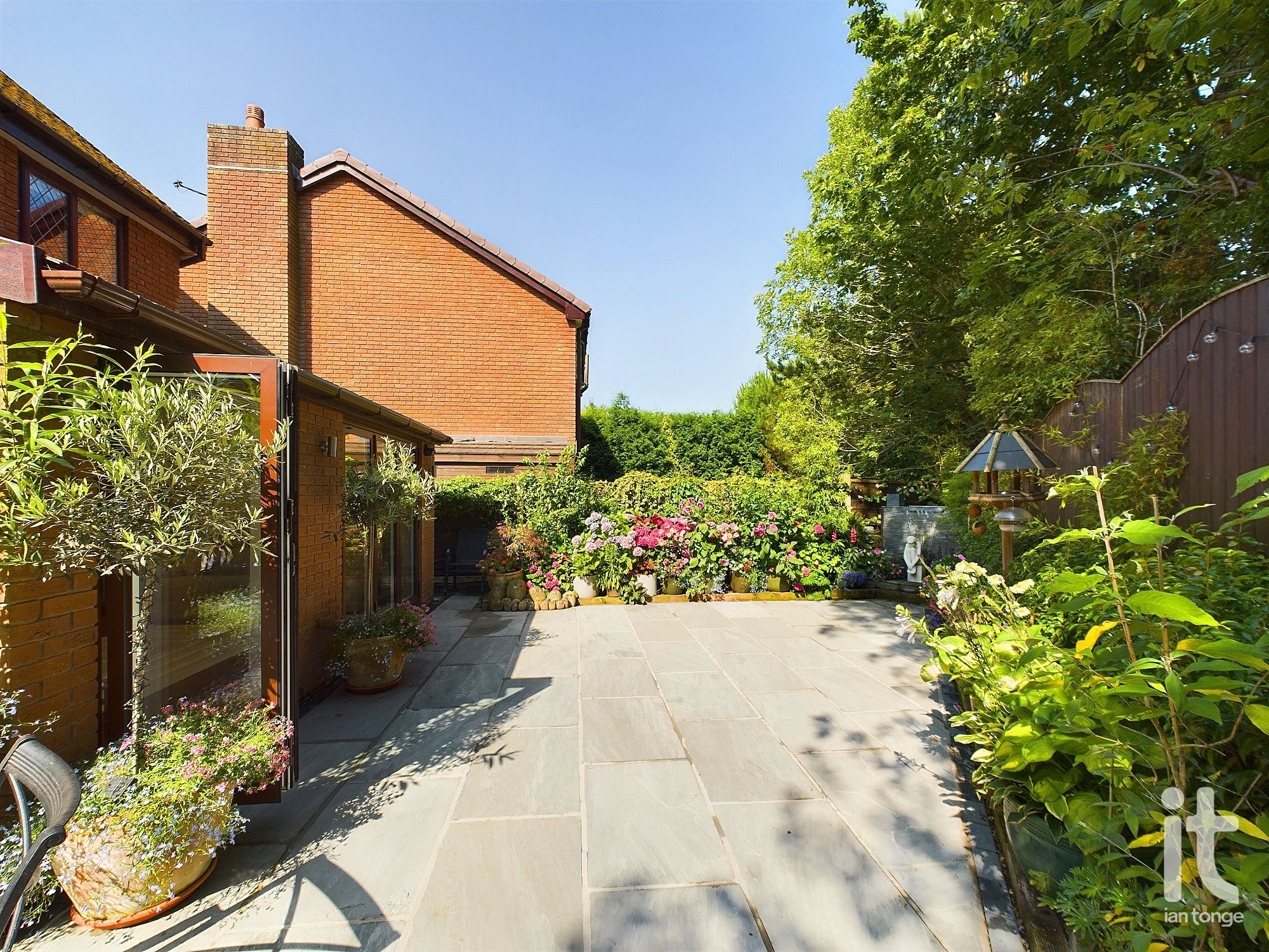 5 bedroom detached house Sold in Stockport - Photograph 37.