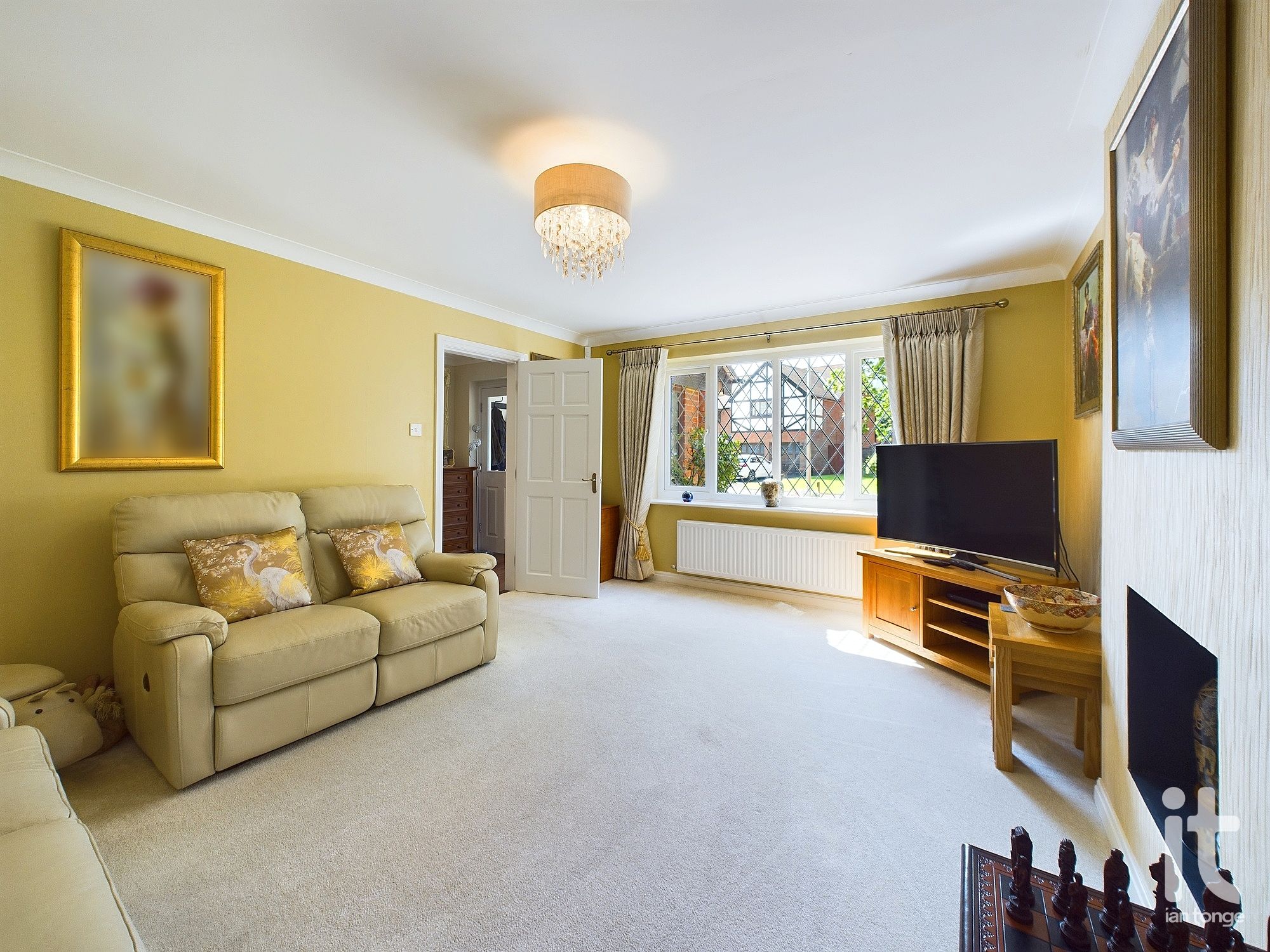 5 bedroom detached house Sold in Stockport - Photograph 16.