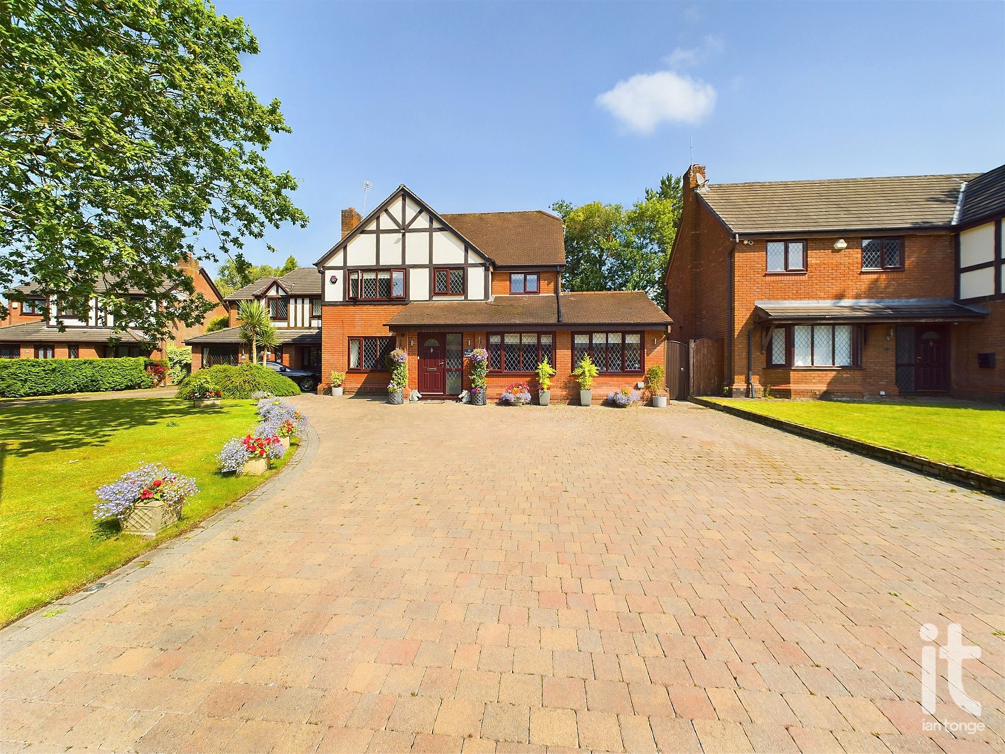 5 bedroom detached house Sold in Stockport - Photograph 1.