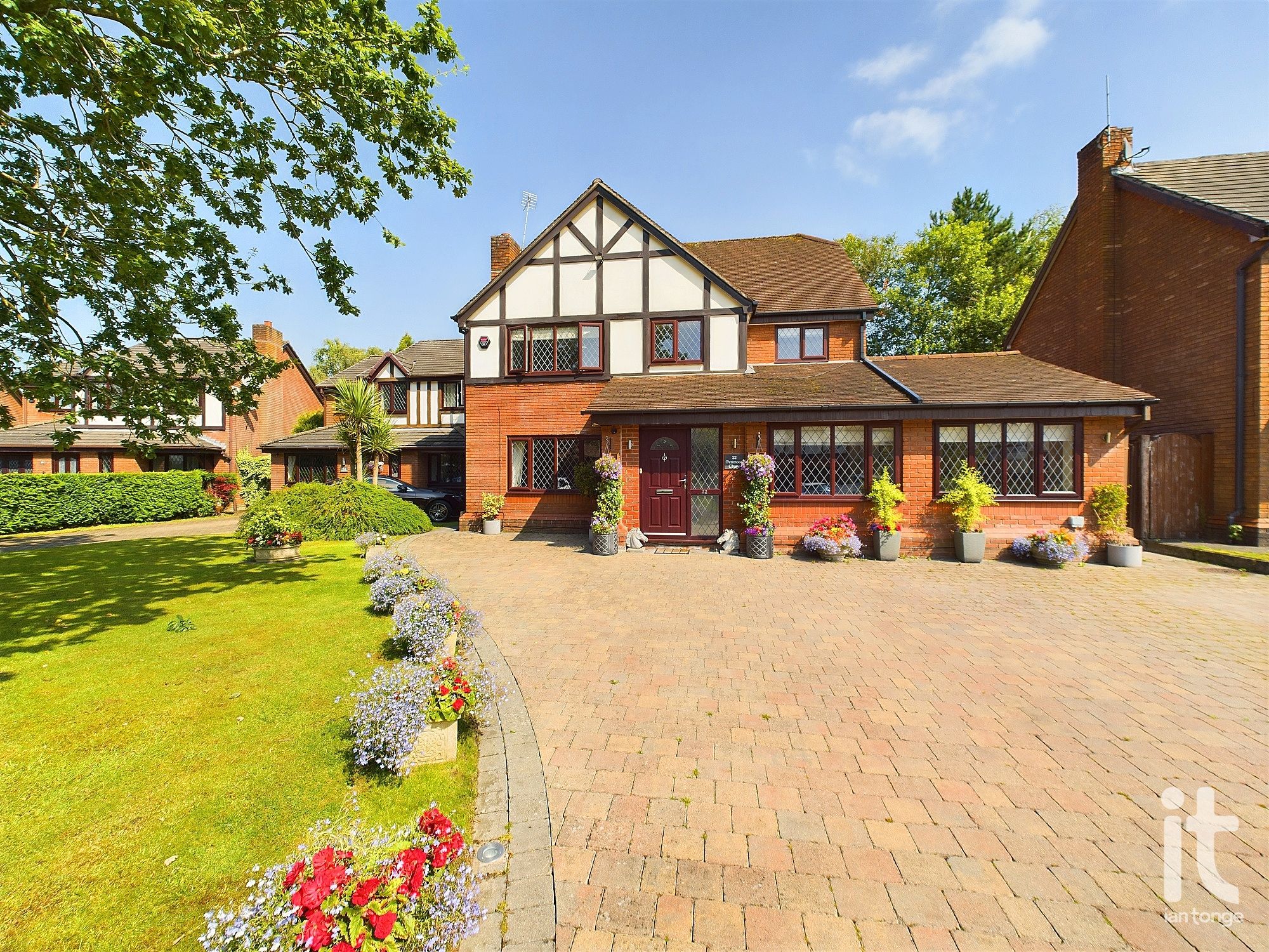 5 bedroom detached house Sold in Stockport - Photograph 41.