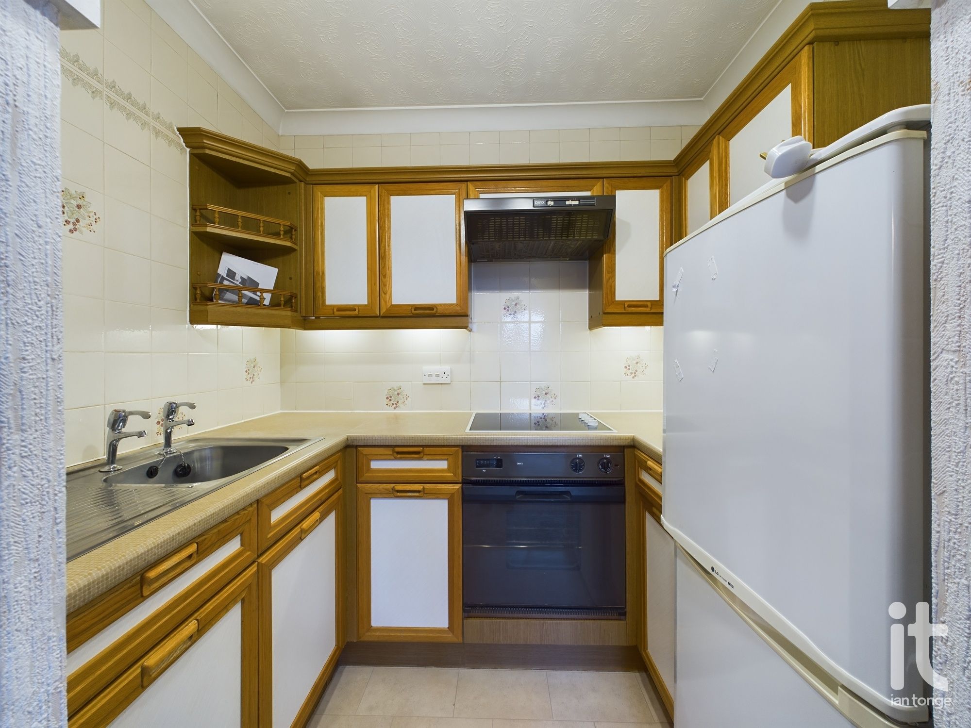 1 bedroom apartment flat/apartment SSTC in Stockport - Photograph 2.