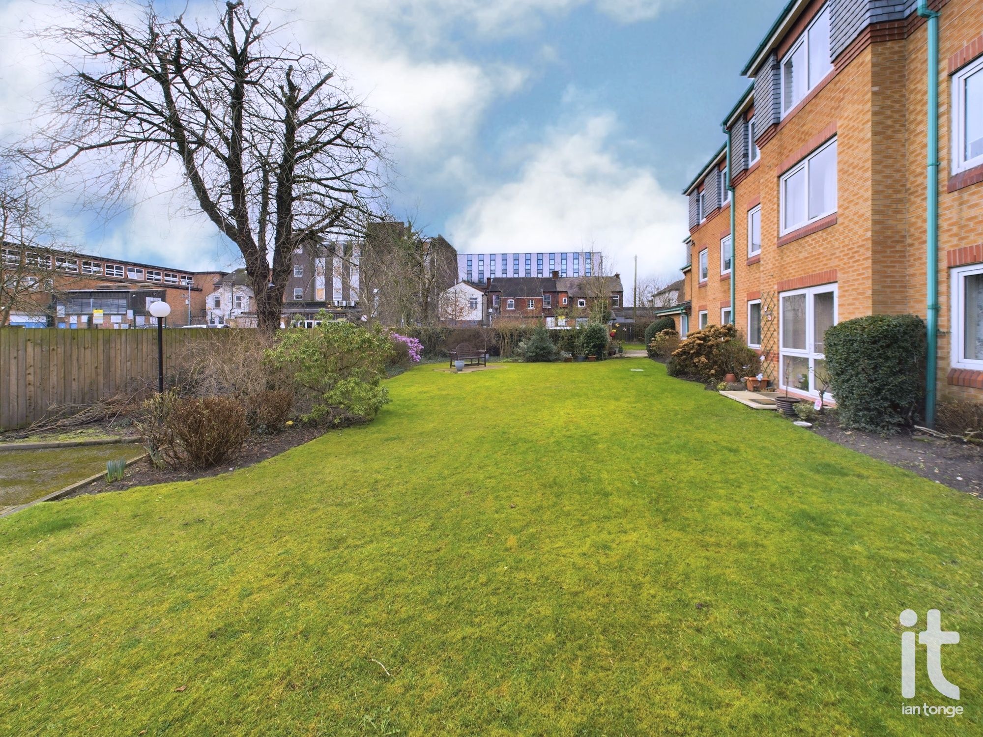 1 bedroom apartment flat/apartment SSTC in Stockport - Photograph 9.